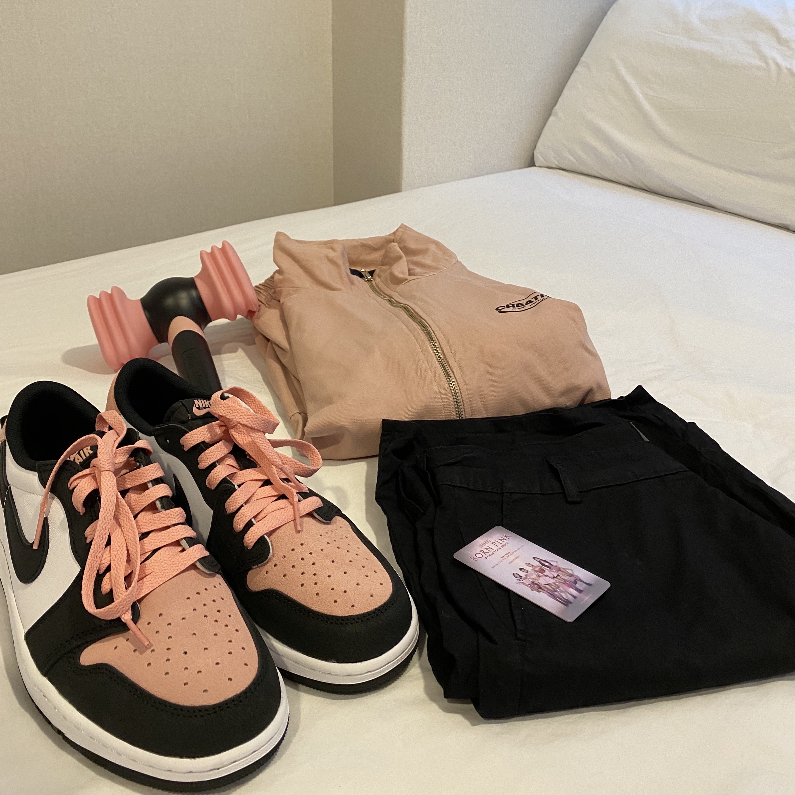 Jordan 1 Retro Low OG Bleached Coral 착용 스타일 - 2