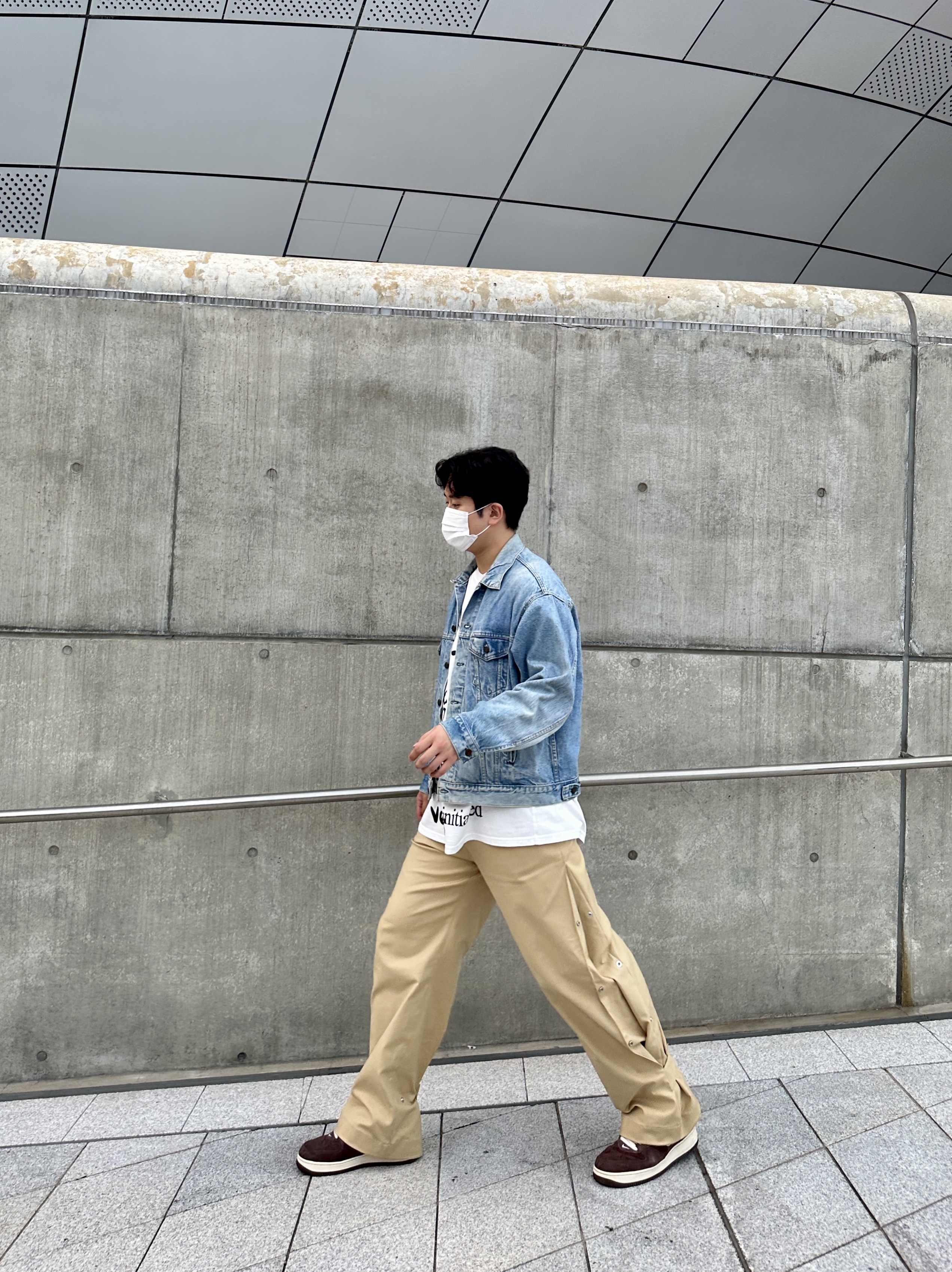 Apple AirPods Max Lightning Silver (Korean Ver.), Nike Air Force 1 Mid '07 QS Chocolate 착용 스타일 - 5