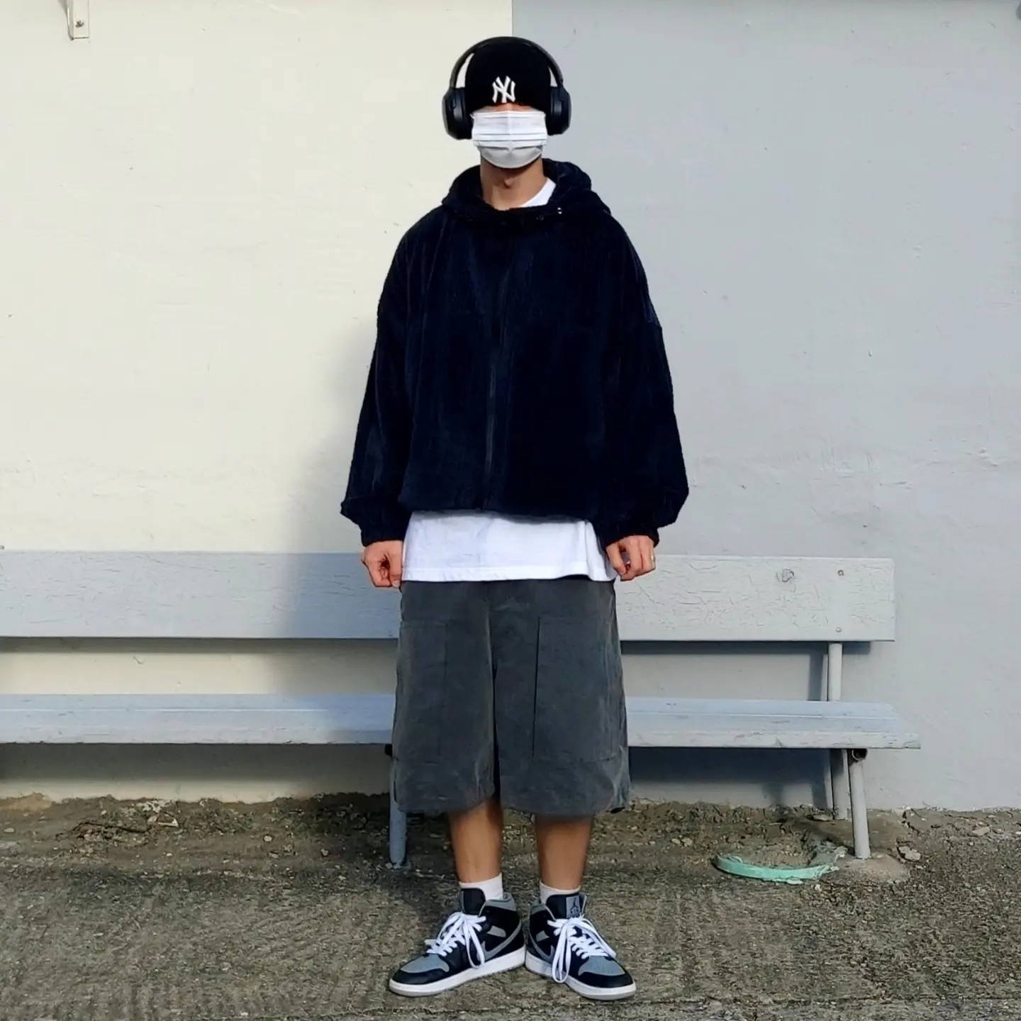 (W) Jordan 1 Mid Black Particle Grey 착용 스타일 - 3