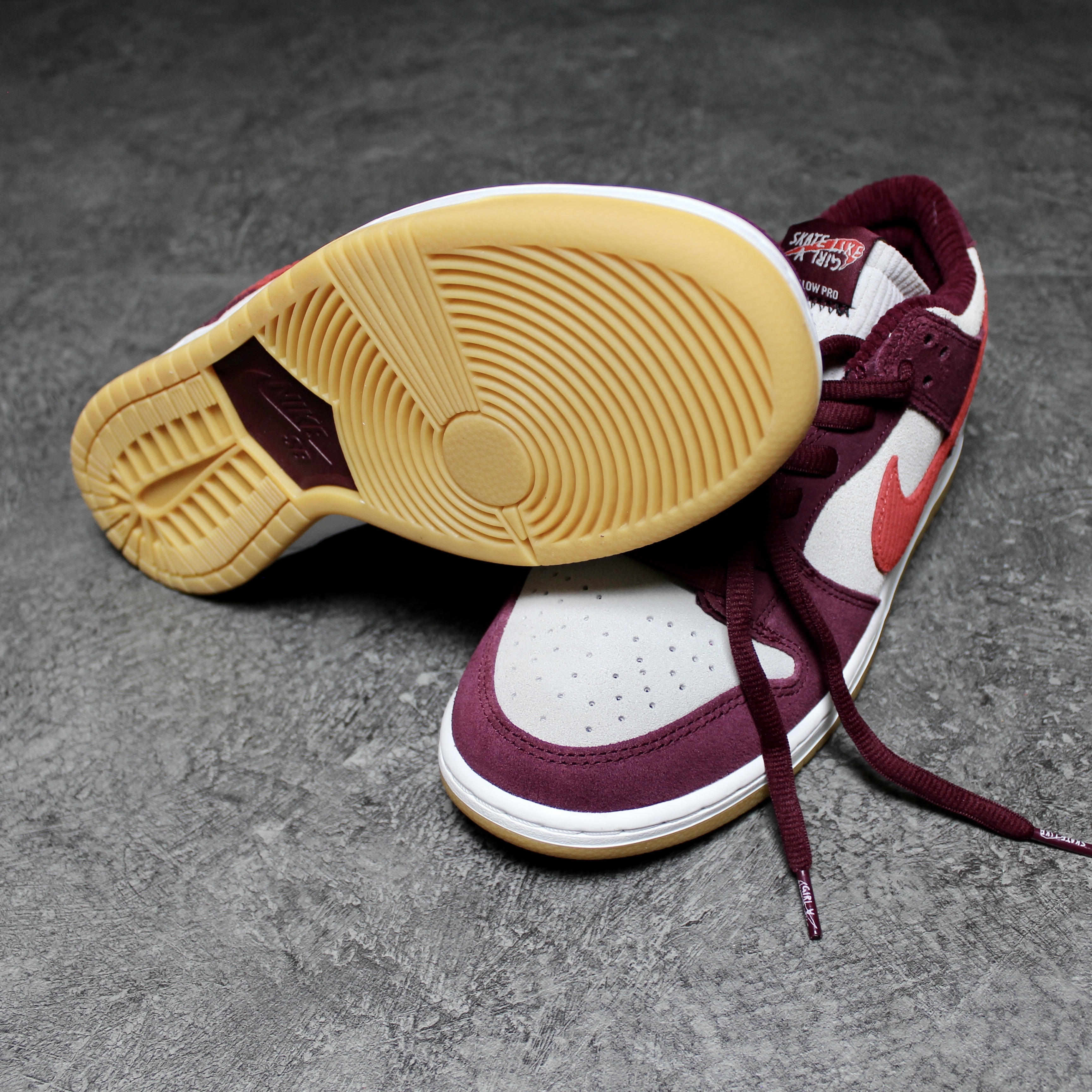 Nike x Skate Like a Girl SB Dunk Low QS Barely Rose 착용 스타일 - 3