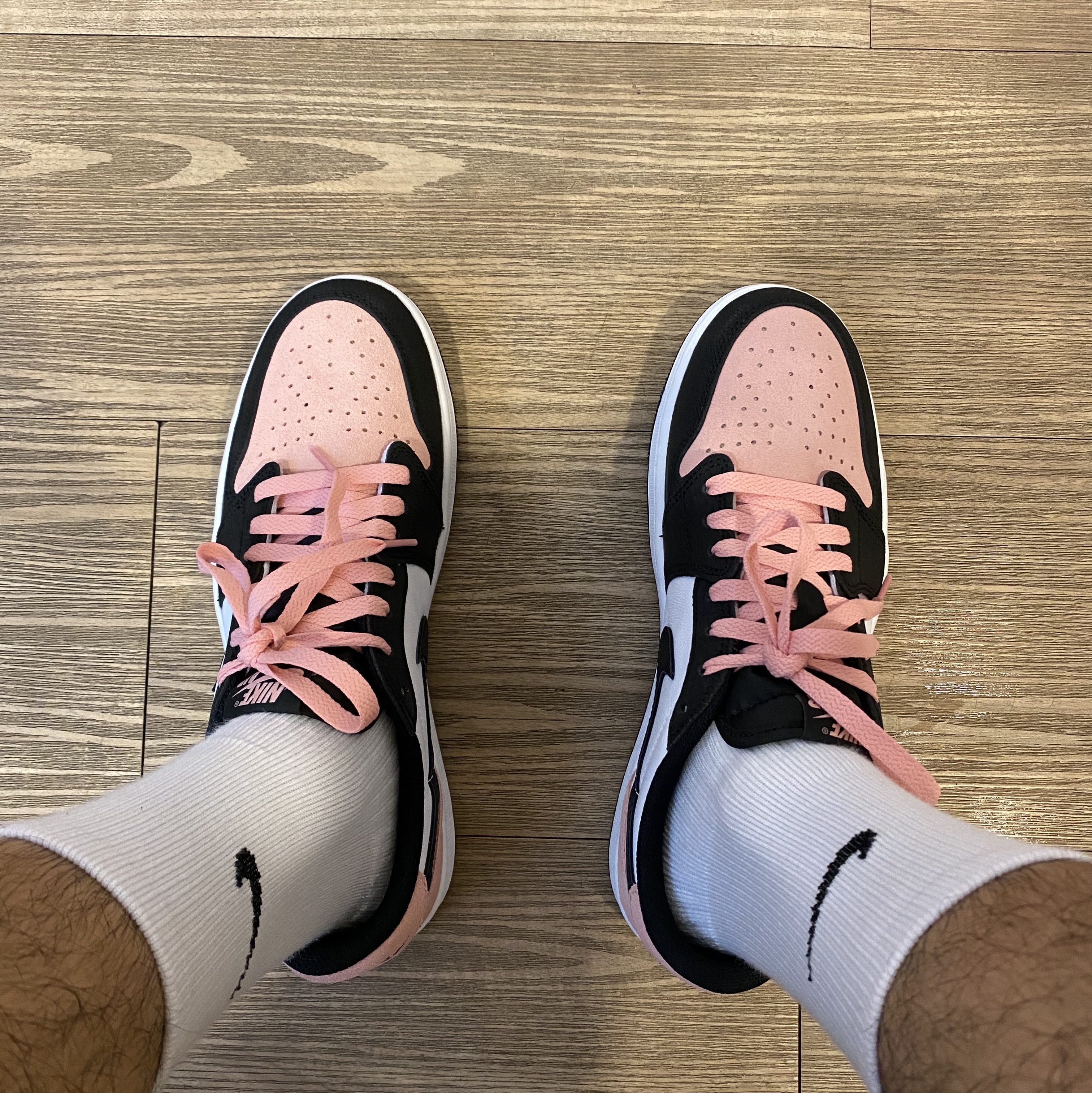 Jordan 1 Retro Low OG Bleached Coral 착용 스타일 - 3