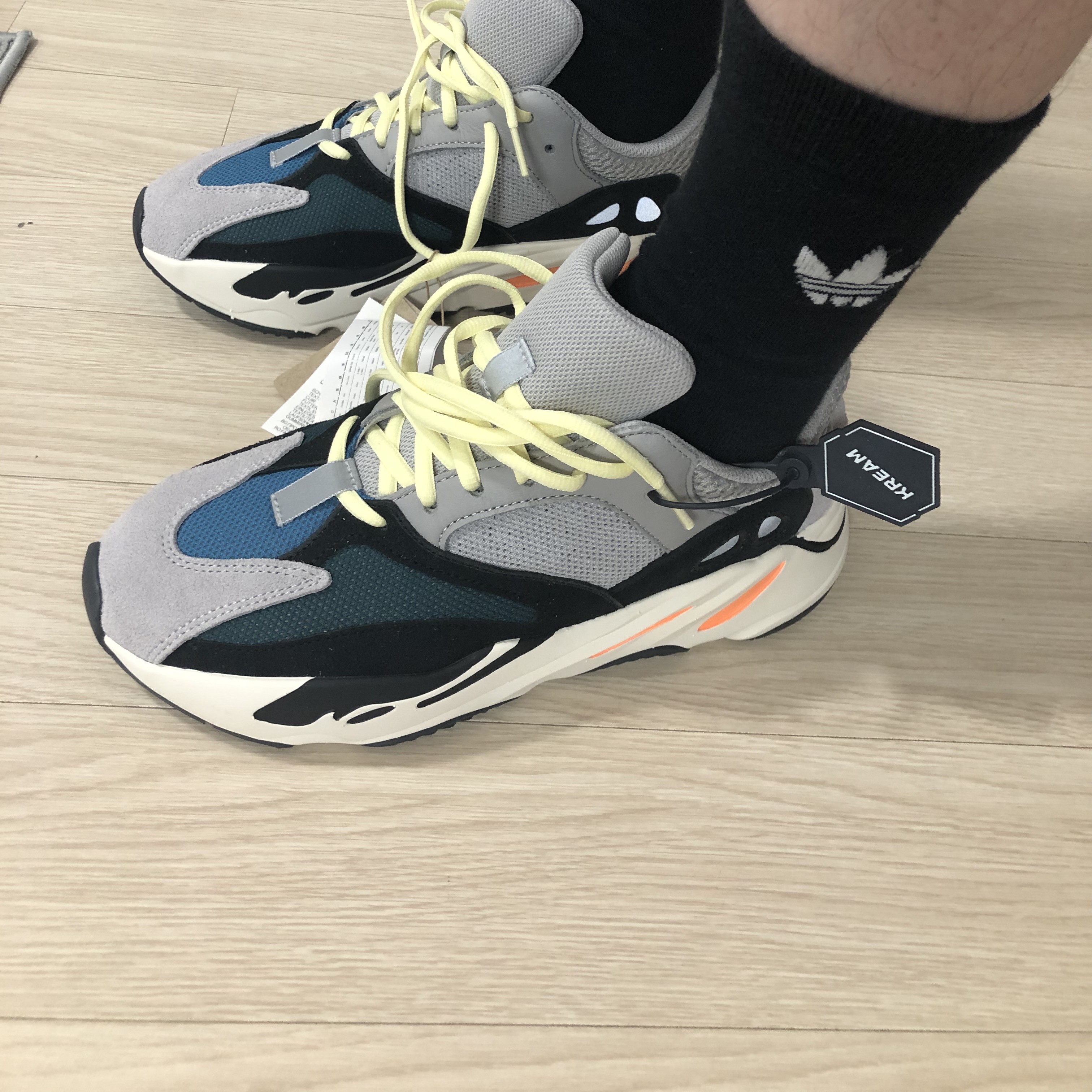 Adidas Yeezy Boost 700 Wave Runner Solid Grey 2021/2022 착용 스타일 - 2