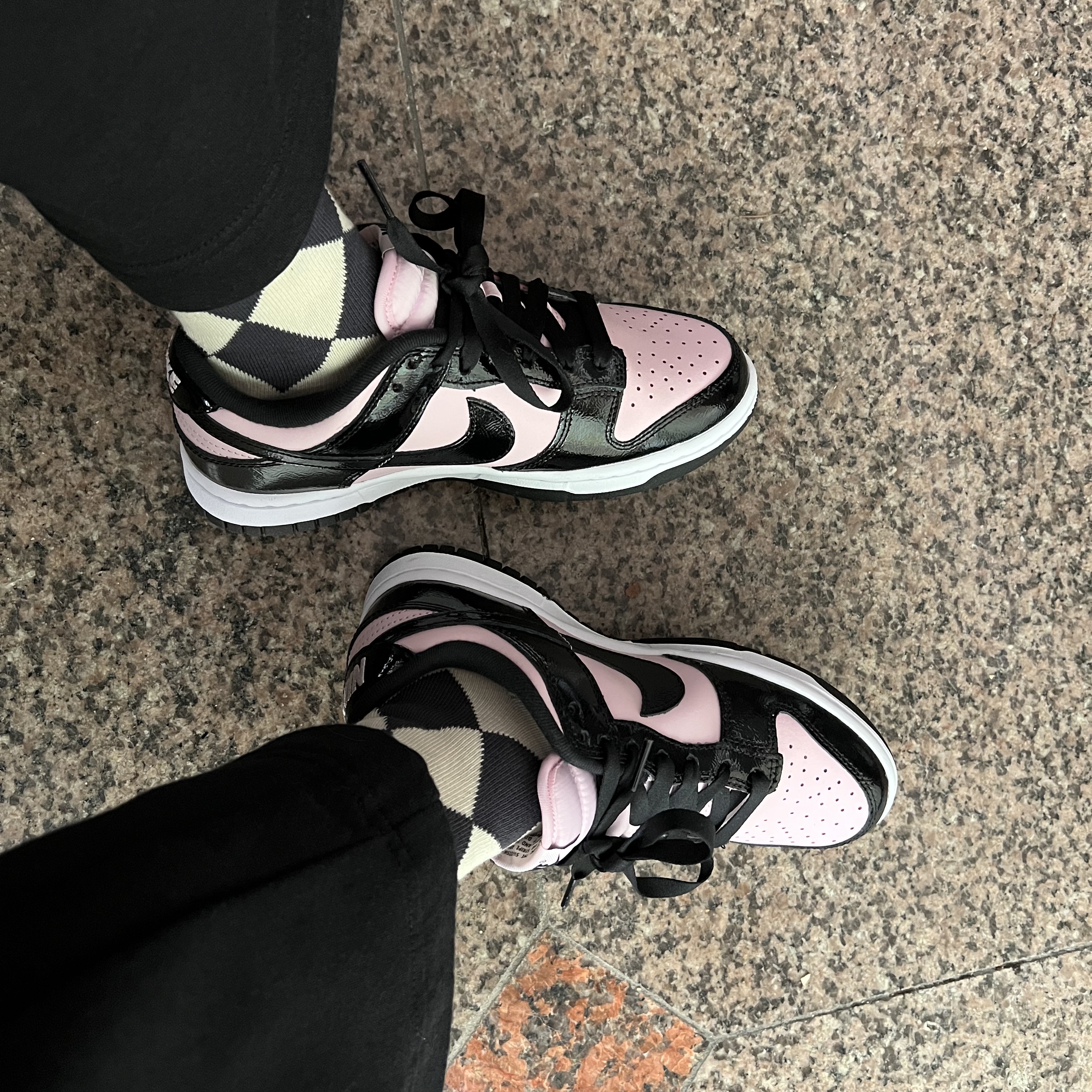 (W) Nike Dunk Low Essential Pink Foam Black 착용 스타일 - 2