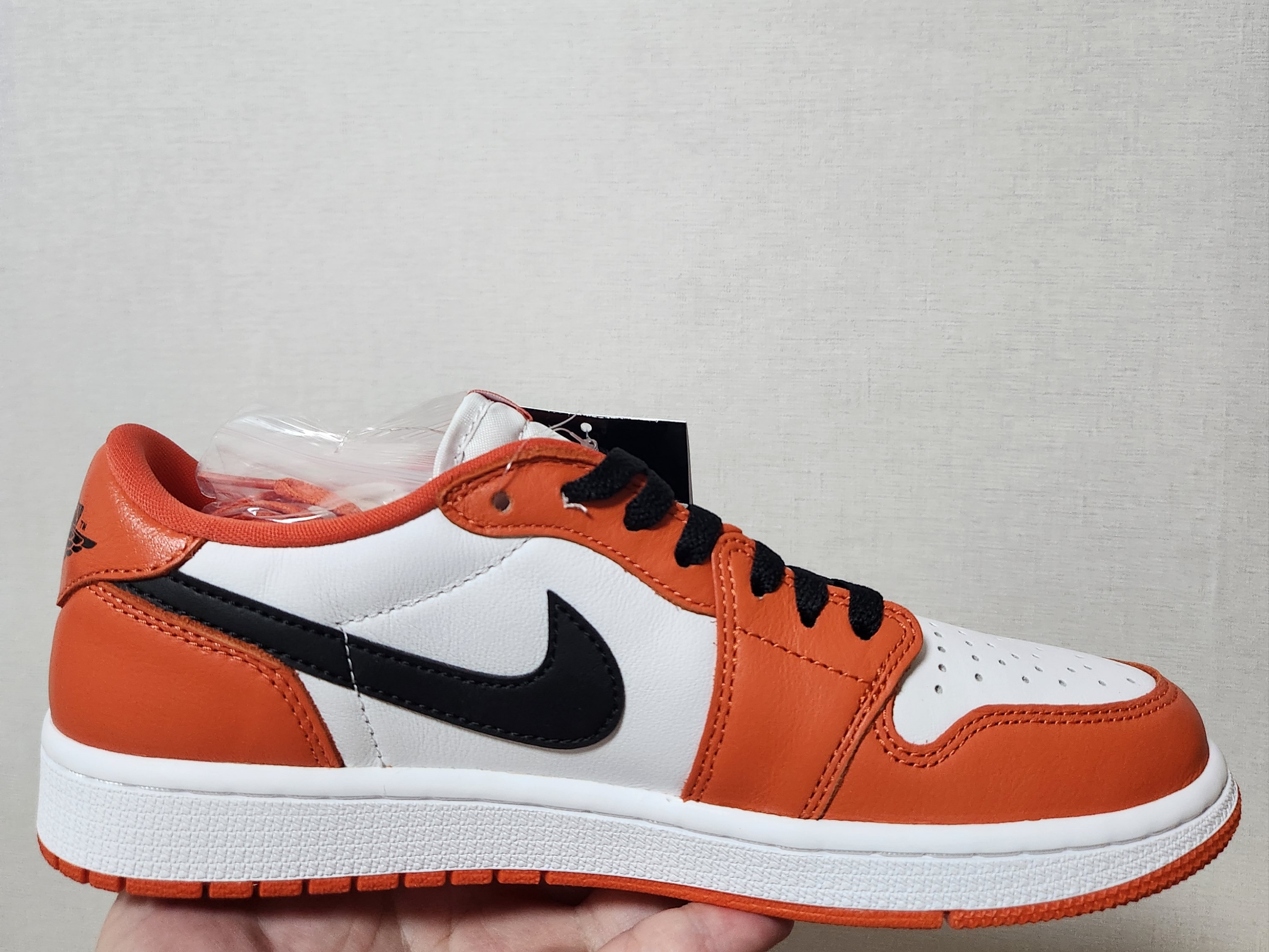 Jordan 1 Low OG Starfish 착용 스타일 - 1