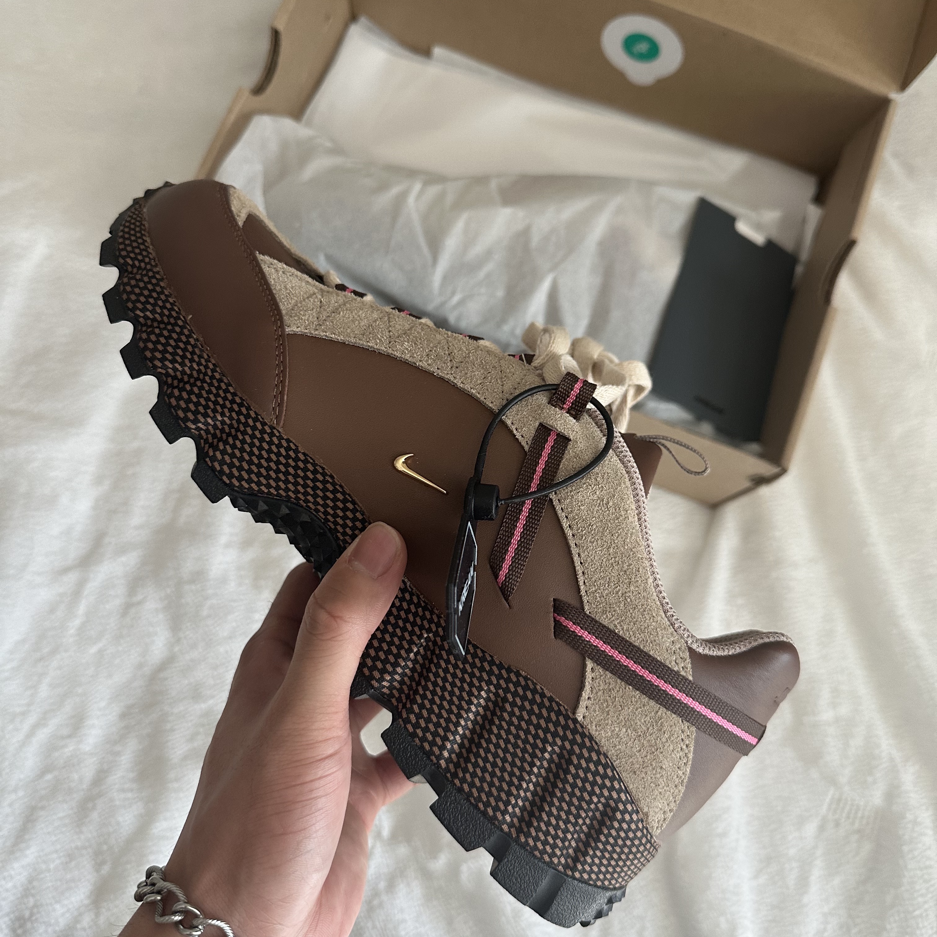 Nike x Jacquemus Air Humara LX Ale Brown and Gold 착용 스타일