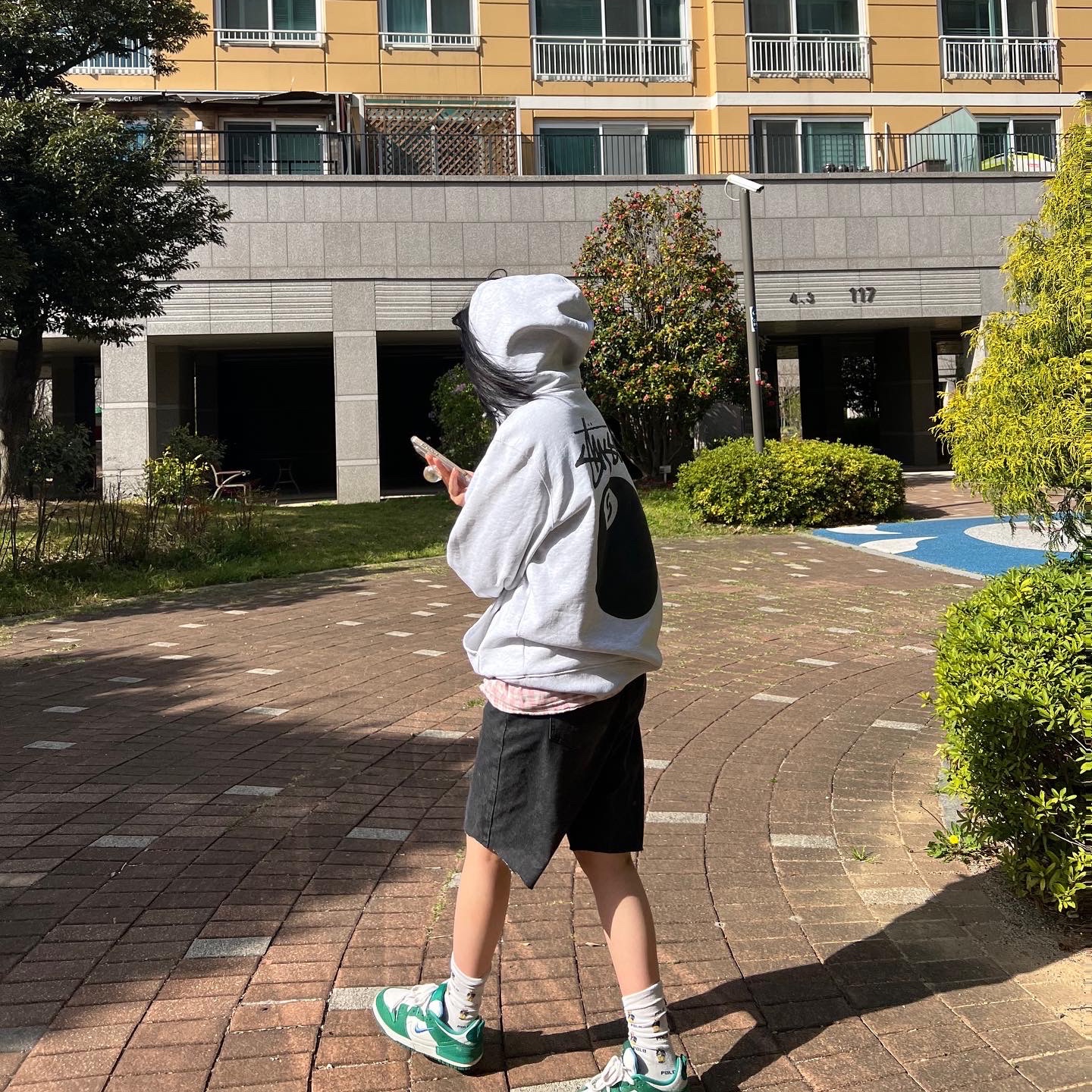 Stussy 8 Ball Hoodie Black - 21FW, (W) Nike Dunk Low Disrupt 2 Phantom University Blue 착용 스타일 - 1