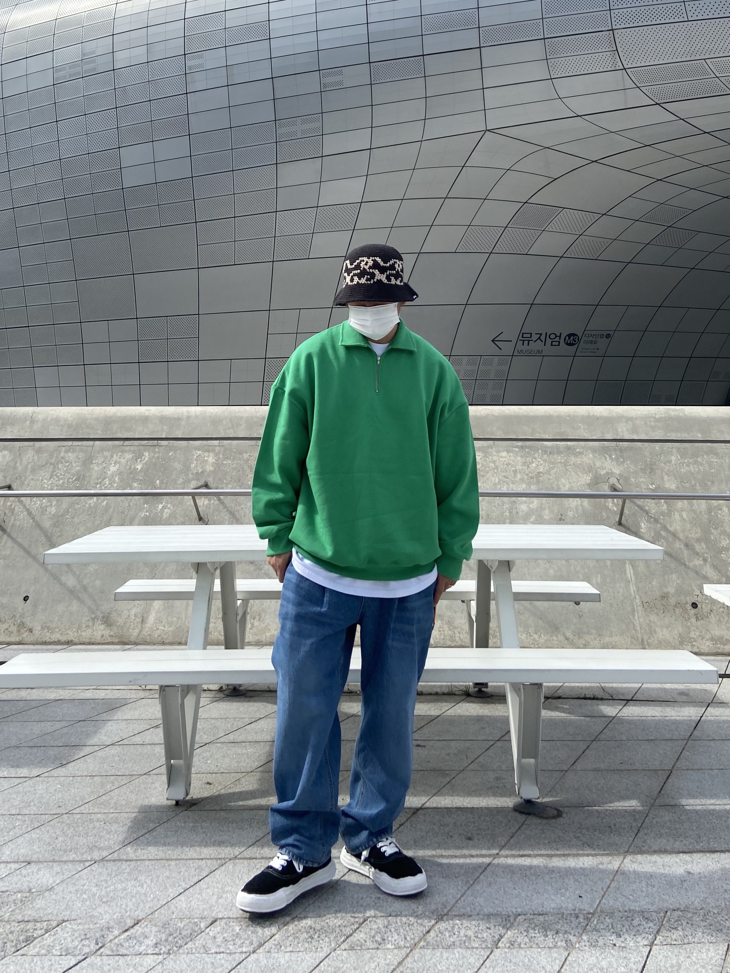 Stussy SS Knit Bucket Hat Black, Maison Mihara Yasuhiro Baker OG Sole Canvas Low Cut Sneakers Black 착용 스타일