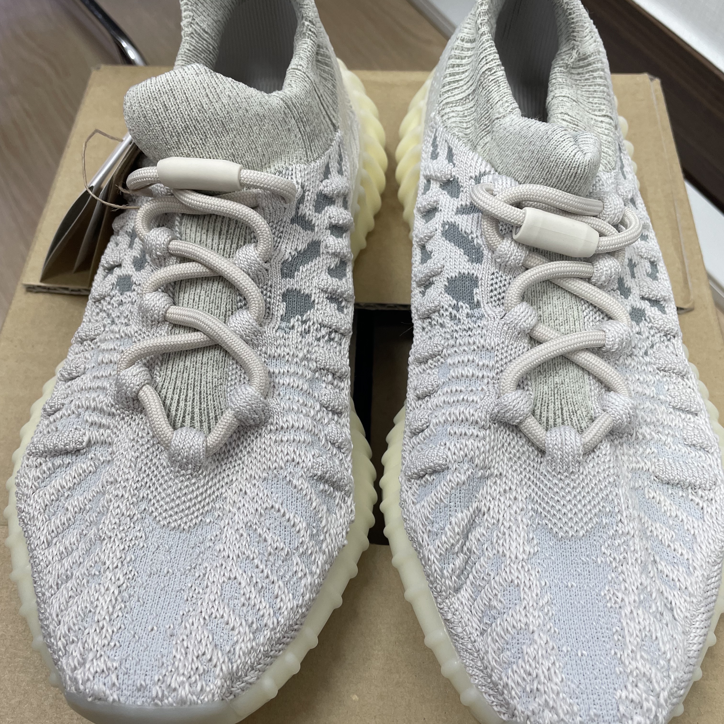 Adidas Yeezy 350 V2 CMPCT Slate Bone 2022/2023 착용 스타일