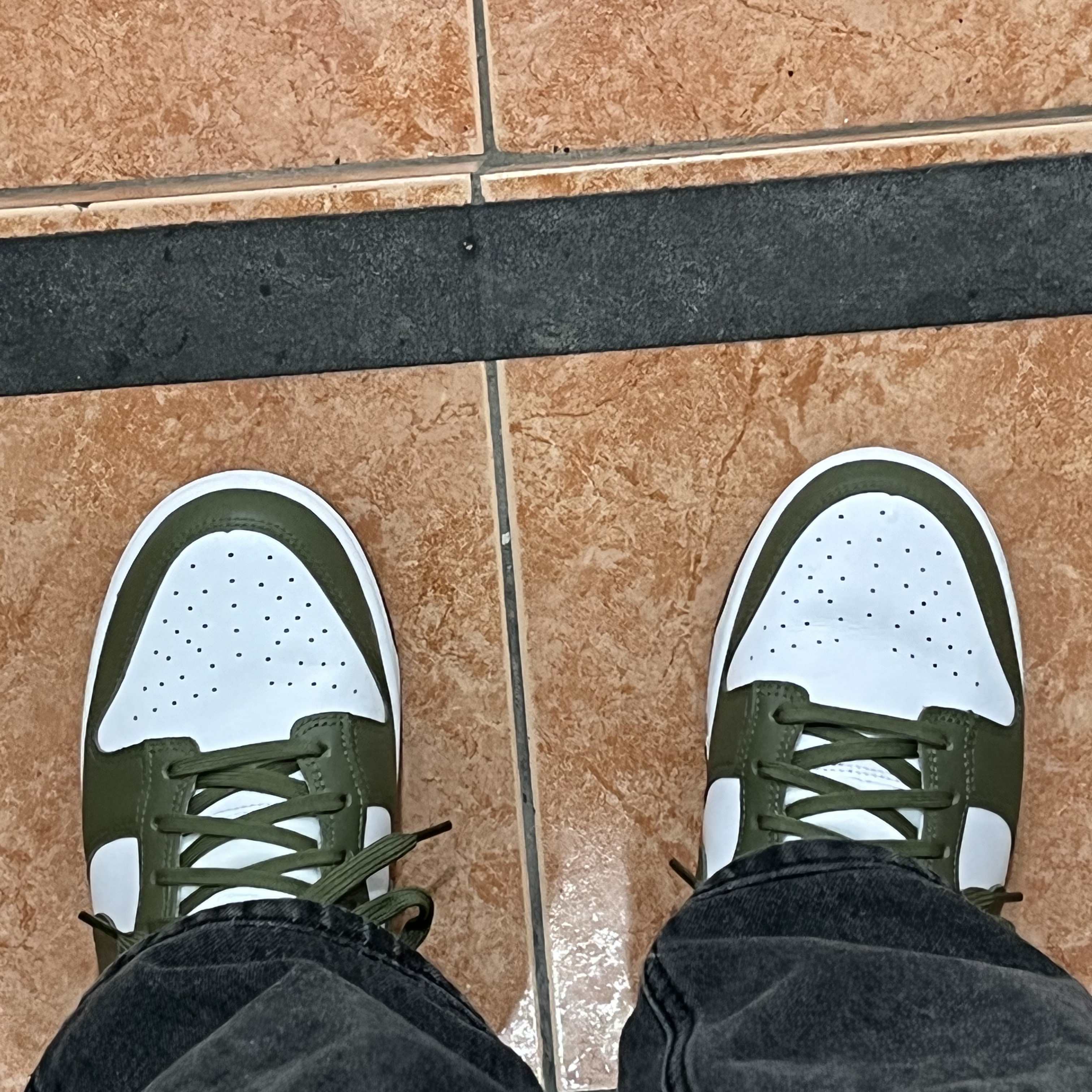 (W) Nike Dunk Low Medium Olive 착용 스타일 - 1
