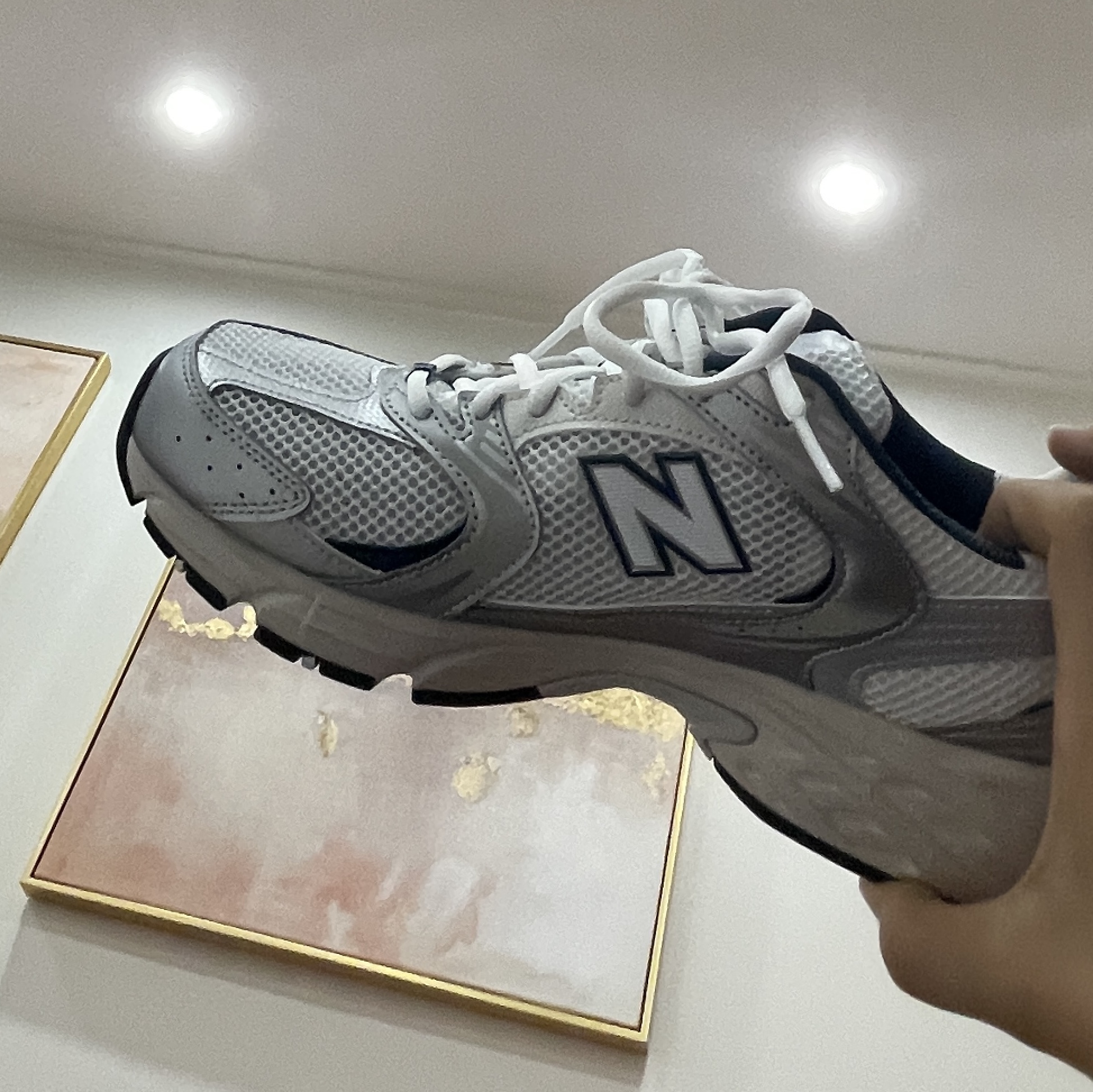 New Balance 530 Steel Grey 착용 스타일
