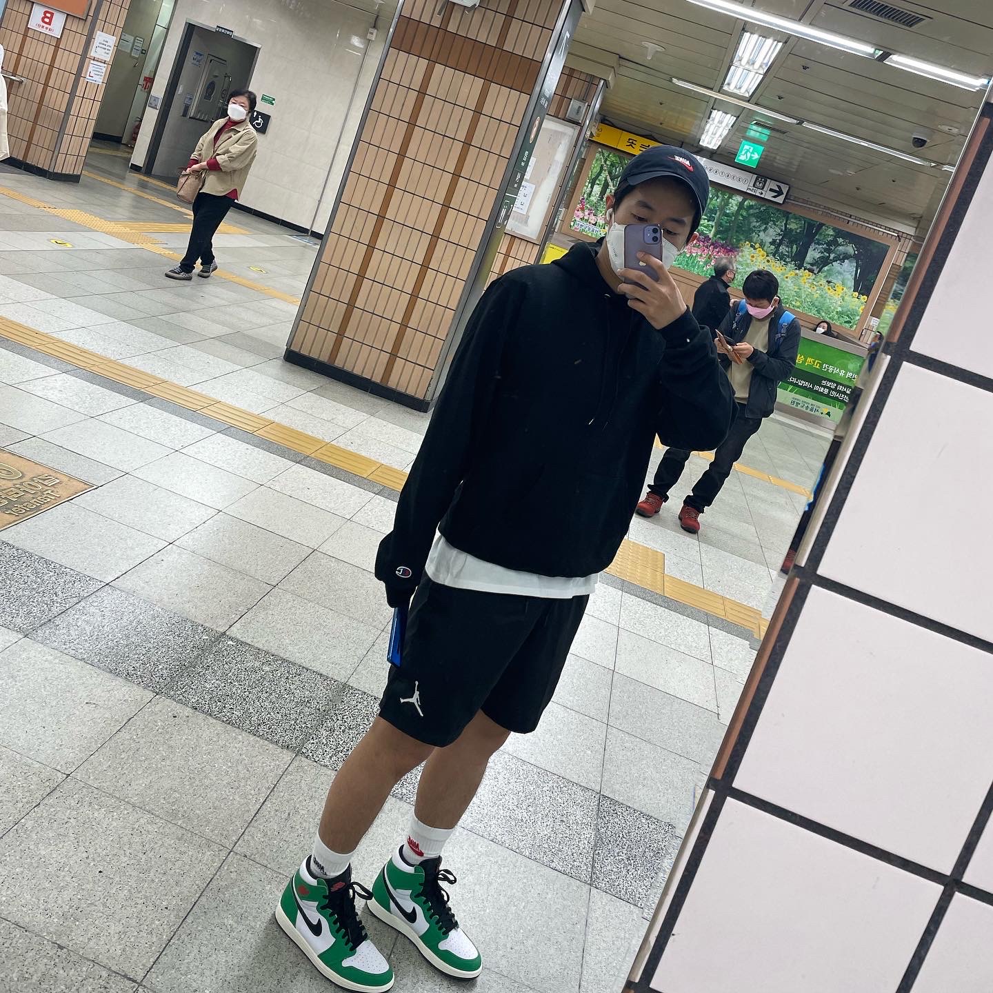 (W) Jordan 1 Retro High OG Lucky Green 착용 스타일 - 1