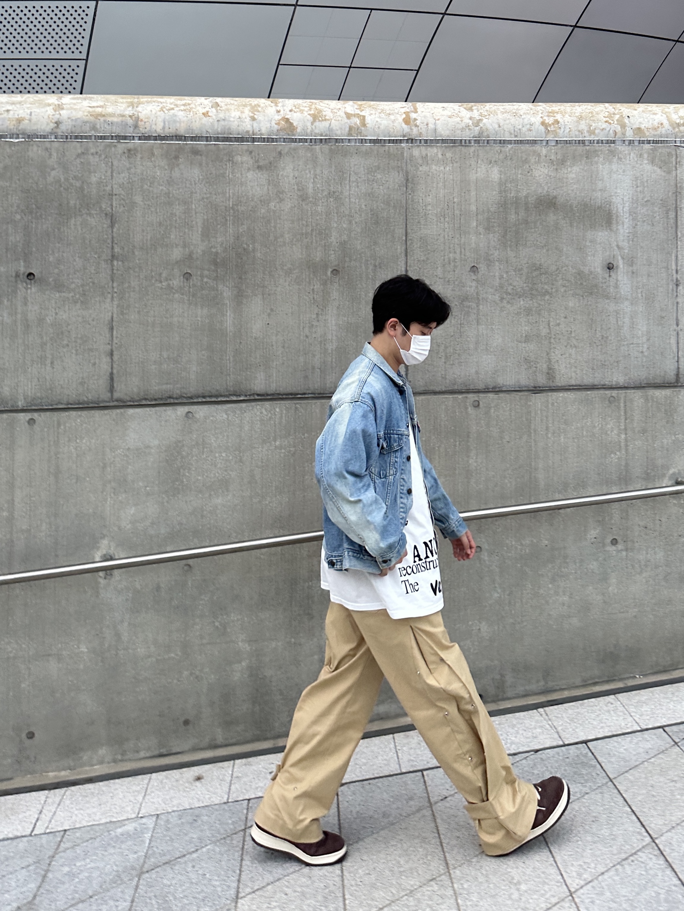 Apple AirPods Max Lightning Silver (Korean Ver.), Nike Air Force 1 Mid '07 QS Chocolate 착용 스타일 - 2