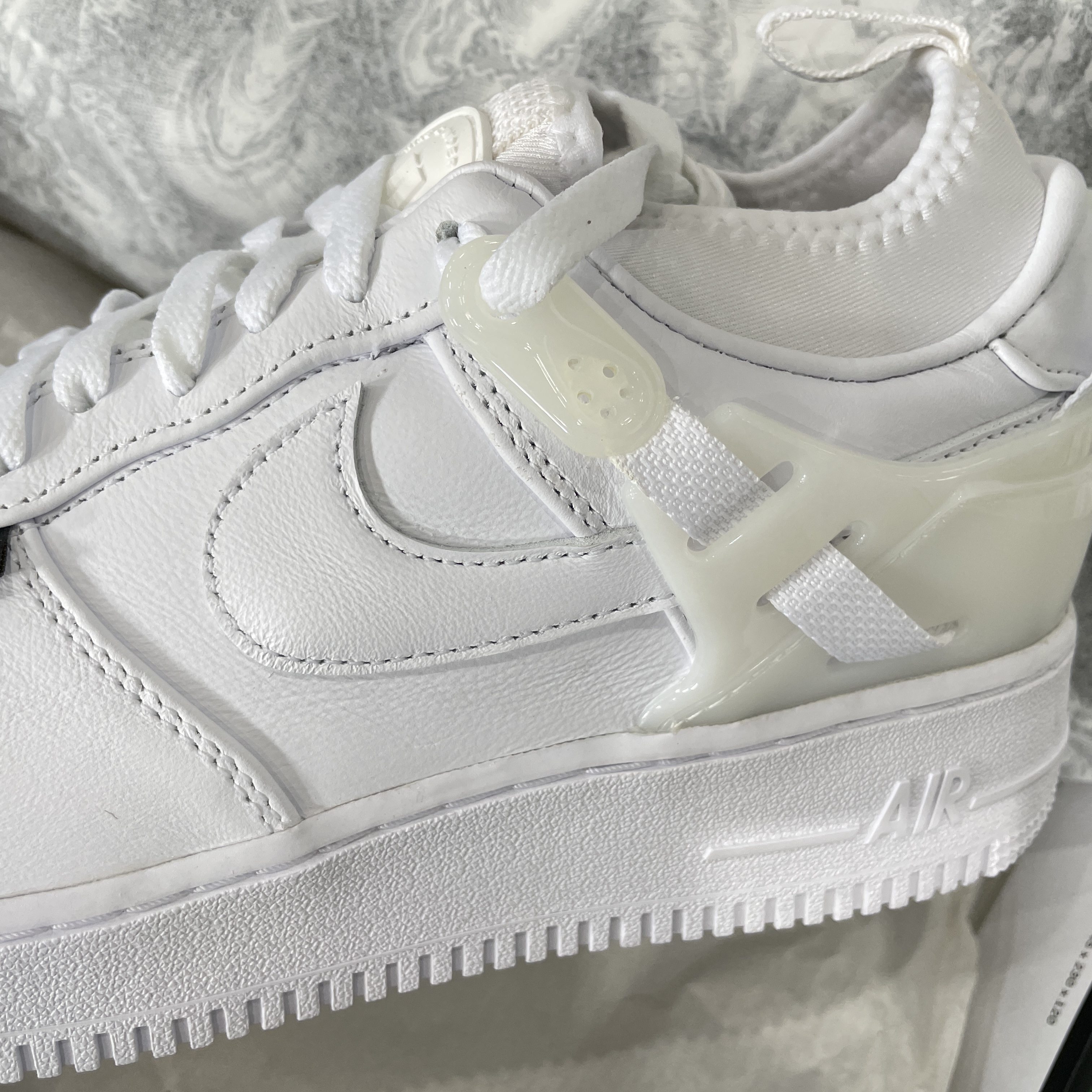 Nike x Undercover Air Force 1 Low SP White 착용 스타일 - 3