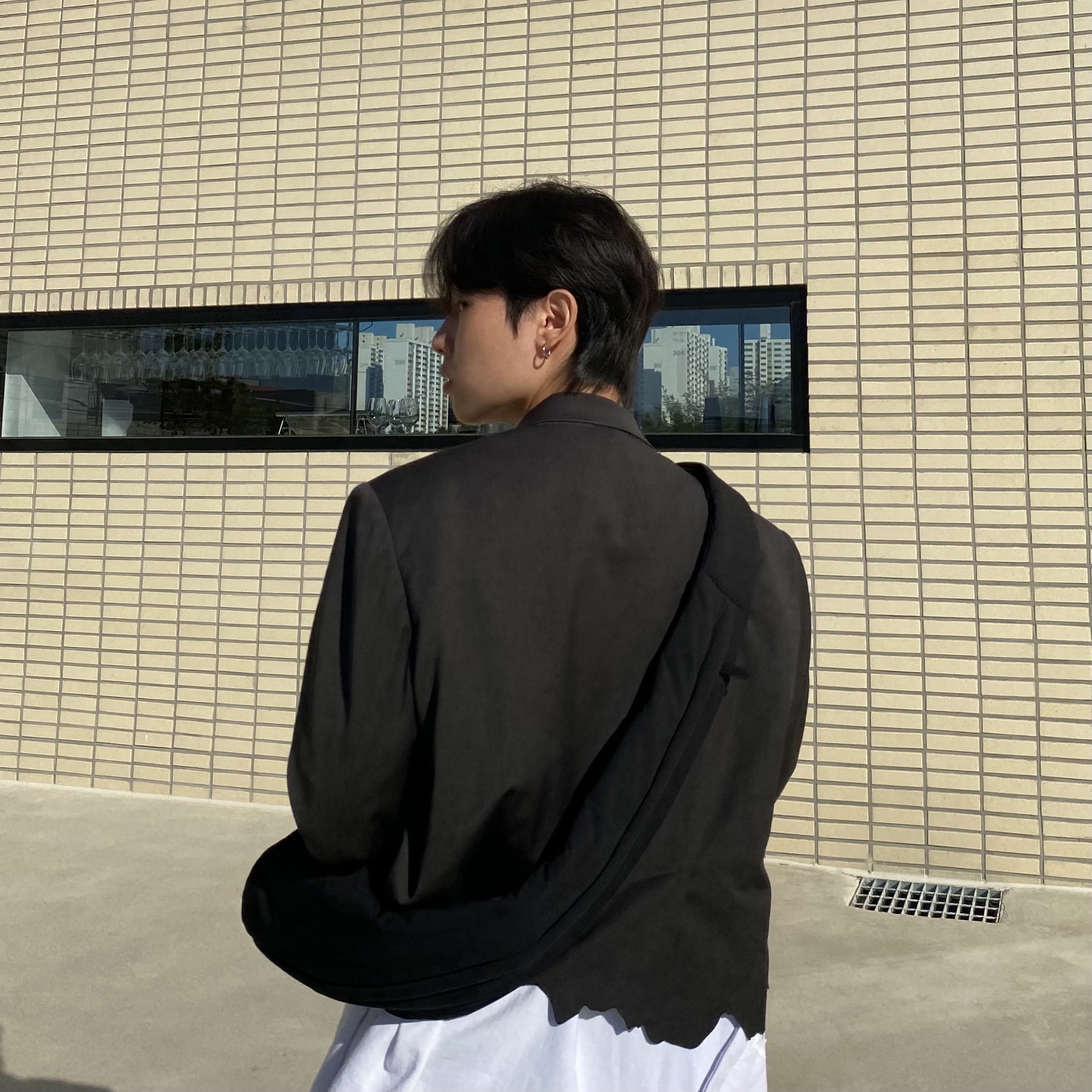 Balenciaga Trooper Rubber Boot Black, Yeezy Gap Engineered By Balenciaga Snake Bag Black 착용 스타일 - 3