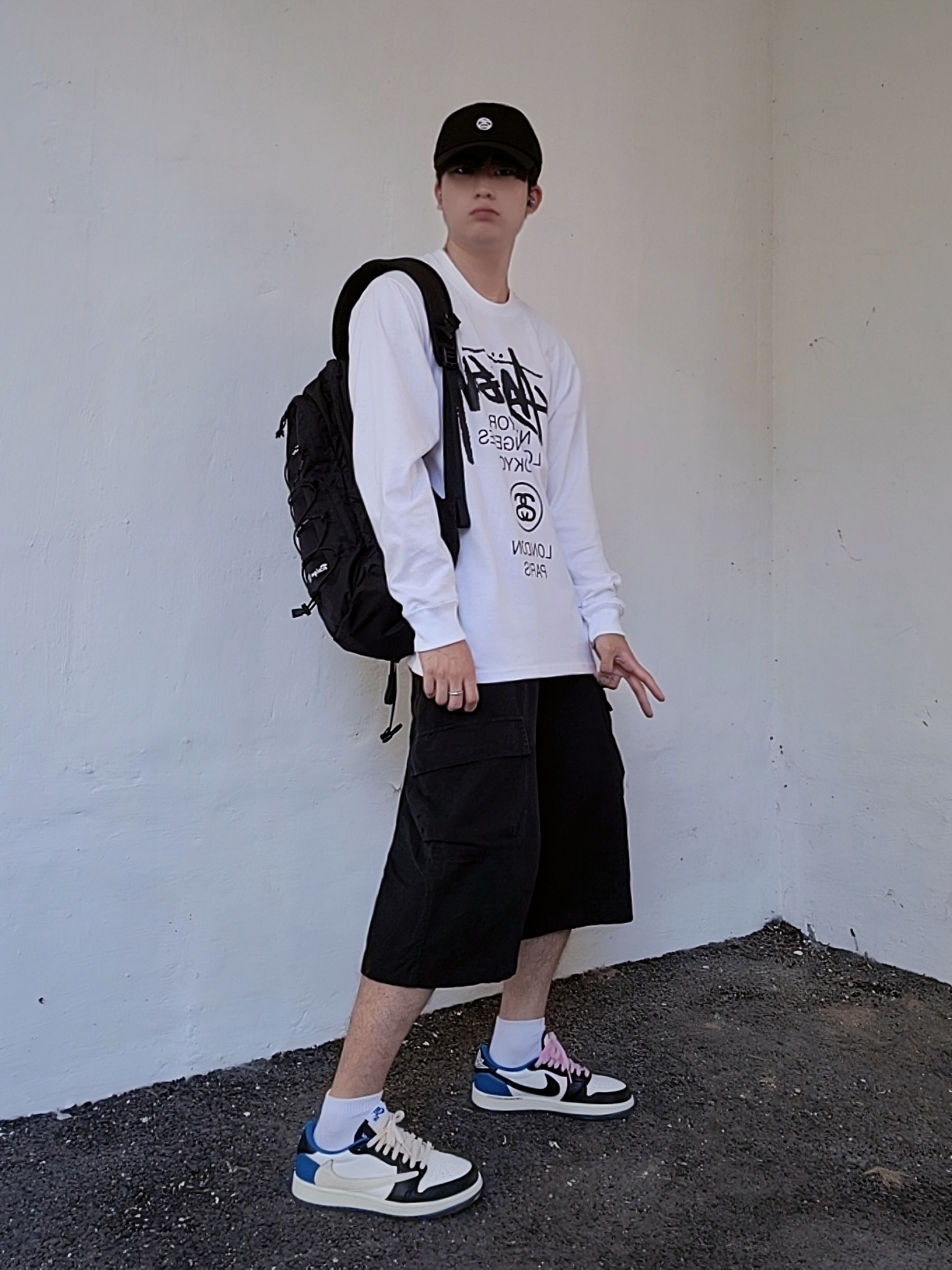 Jordan 1 x Travis Scott x Fragment Retro Low OG SP Military Blue, Supreme Backpack Black - 22SS 착용 스타일 - 1