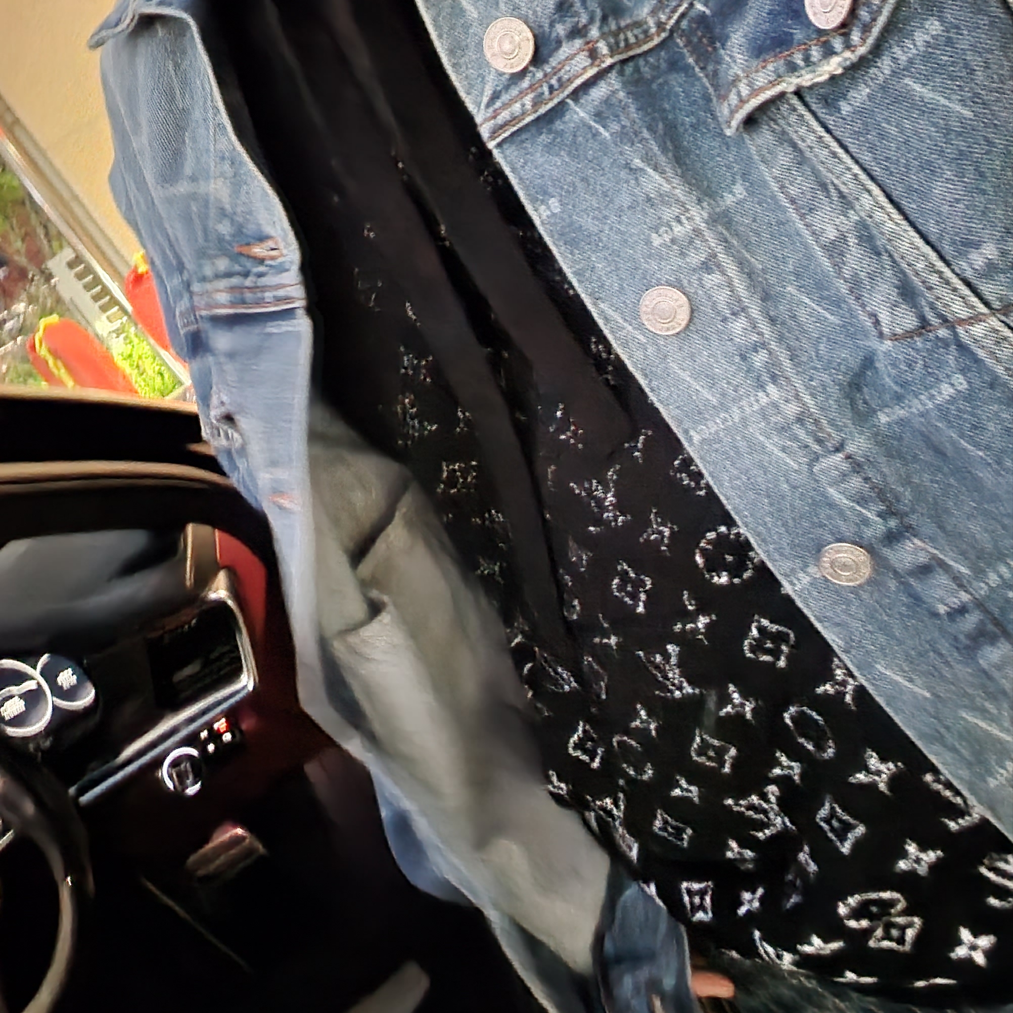 Louis Vuitton Monogram Gradient Hoodie Black, Balenciaga Padded Japanese Denim Jacket Indigo 착용 스타일 - 3
