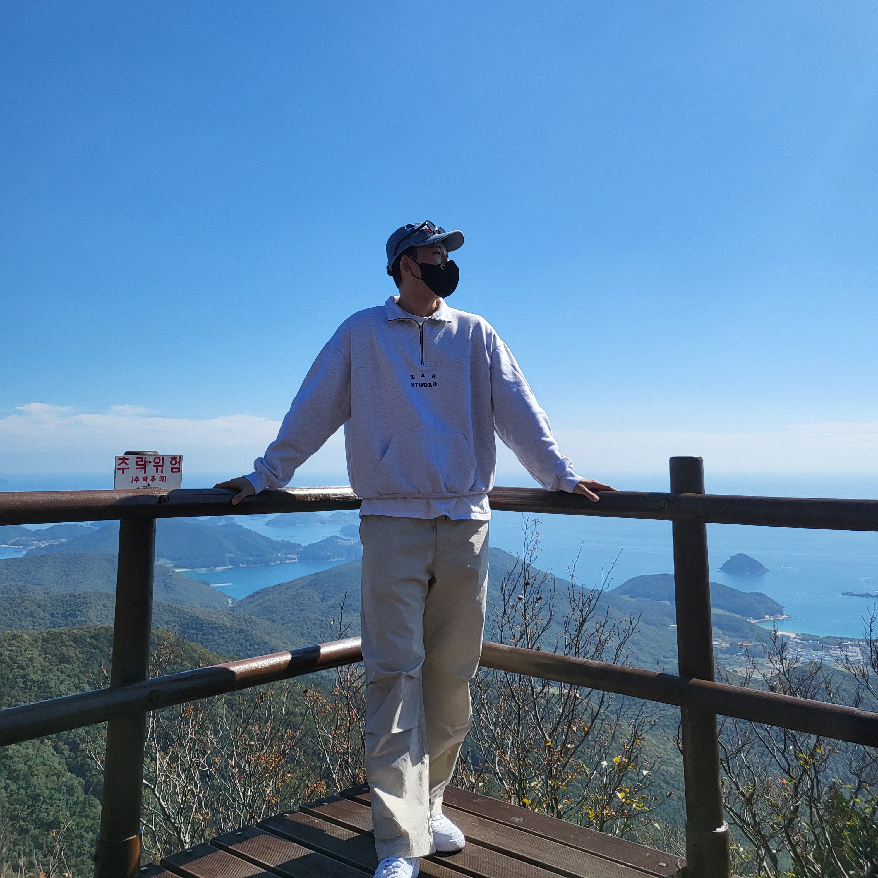 IAB Studio Half Zip Pullover Light Gray, Nike Air Force 1 '07 Low White 착용 스타일