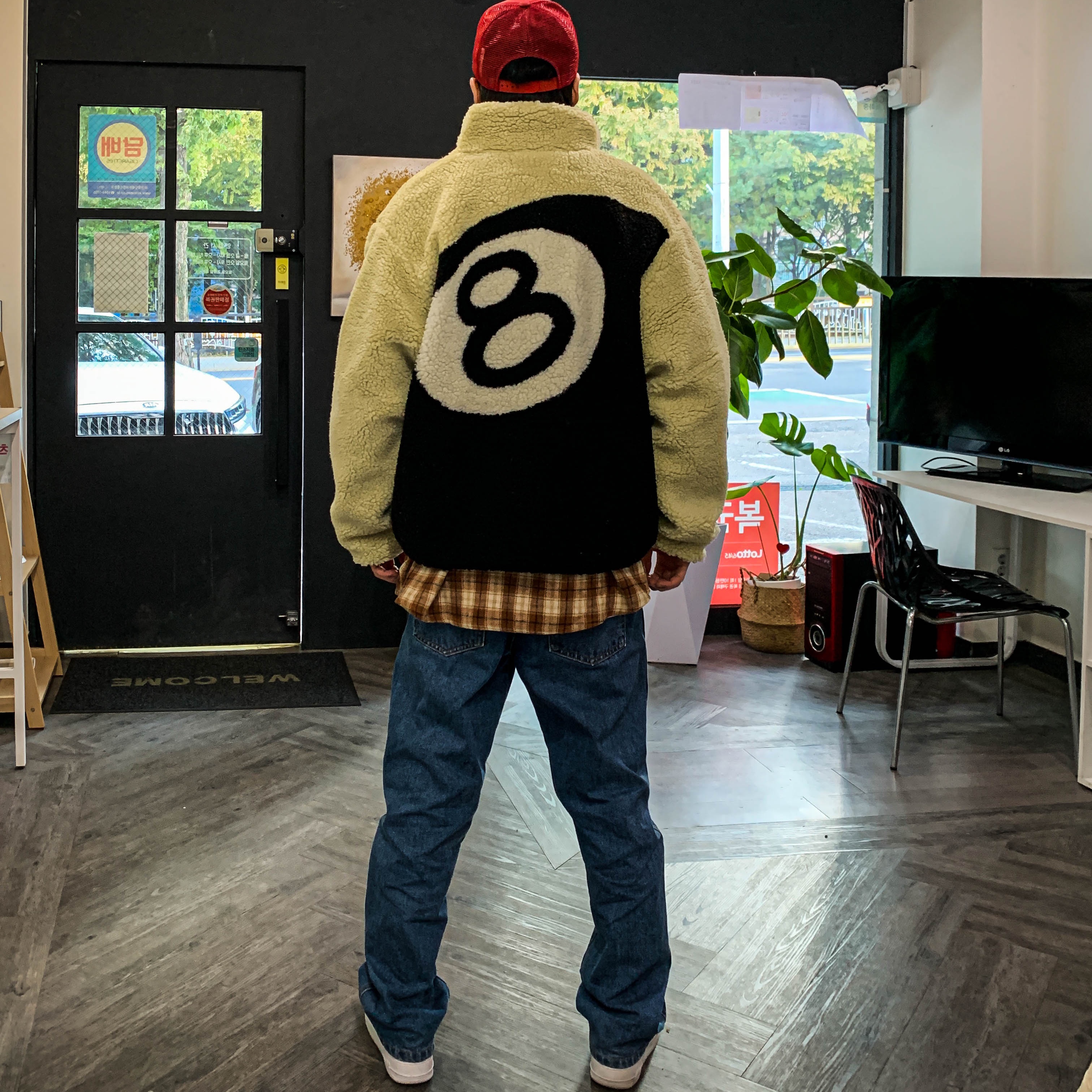 Stussy 8 Ball Sherpa Jacket Natural, Nike x Supreme Air Force 1 Low White 착용 스타일 - 3