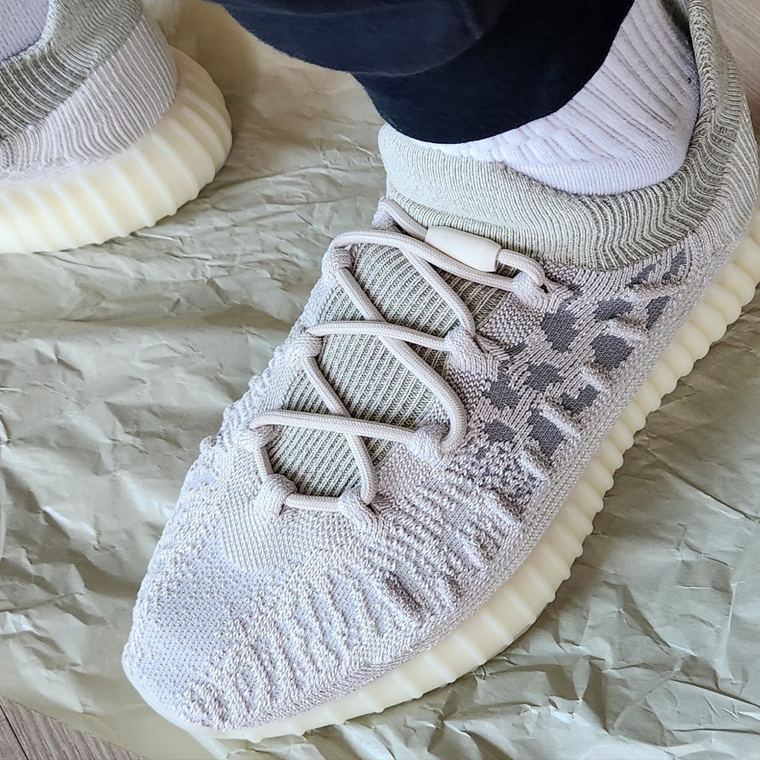 Adidas Yeezy 350 V2 CMPCT Slate Bone 2022/2023 착용 스타일