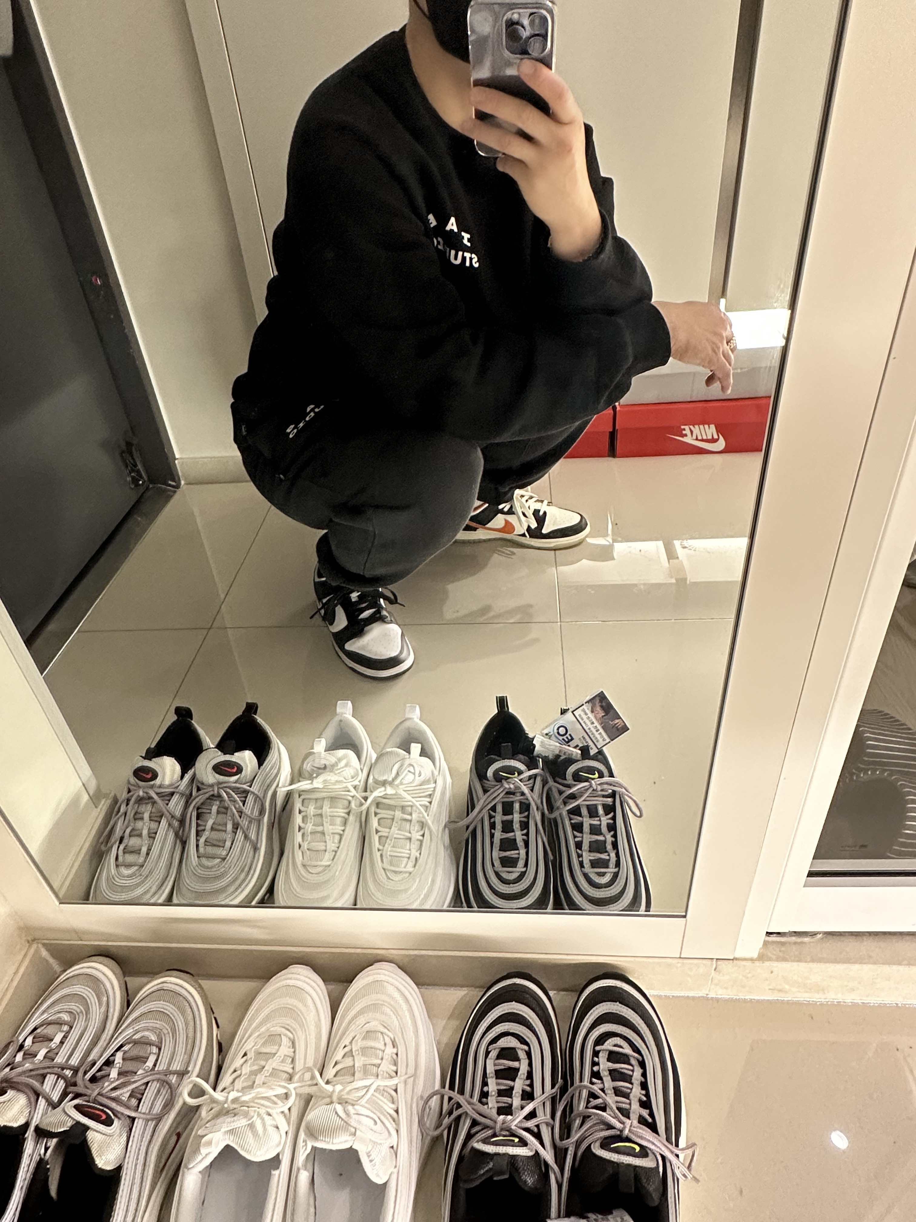 IAB Studio Sweatshirt Black - 19FW, IAB Studio Sweatpants Black White - 19FW 착용 스타일
