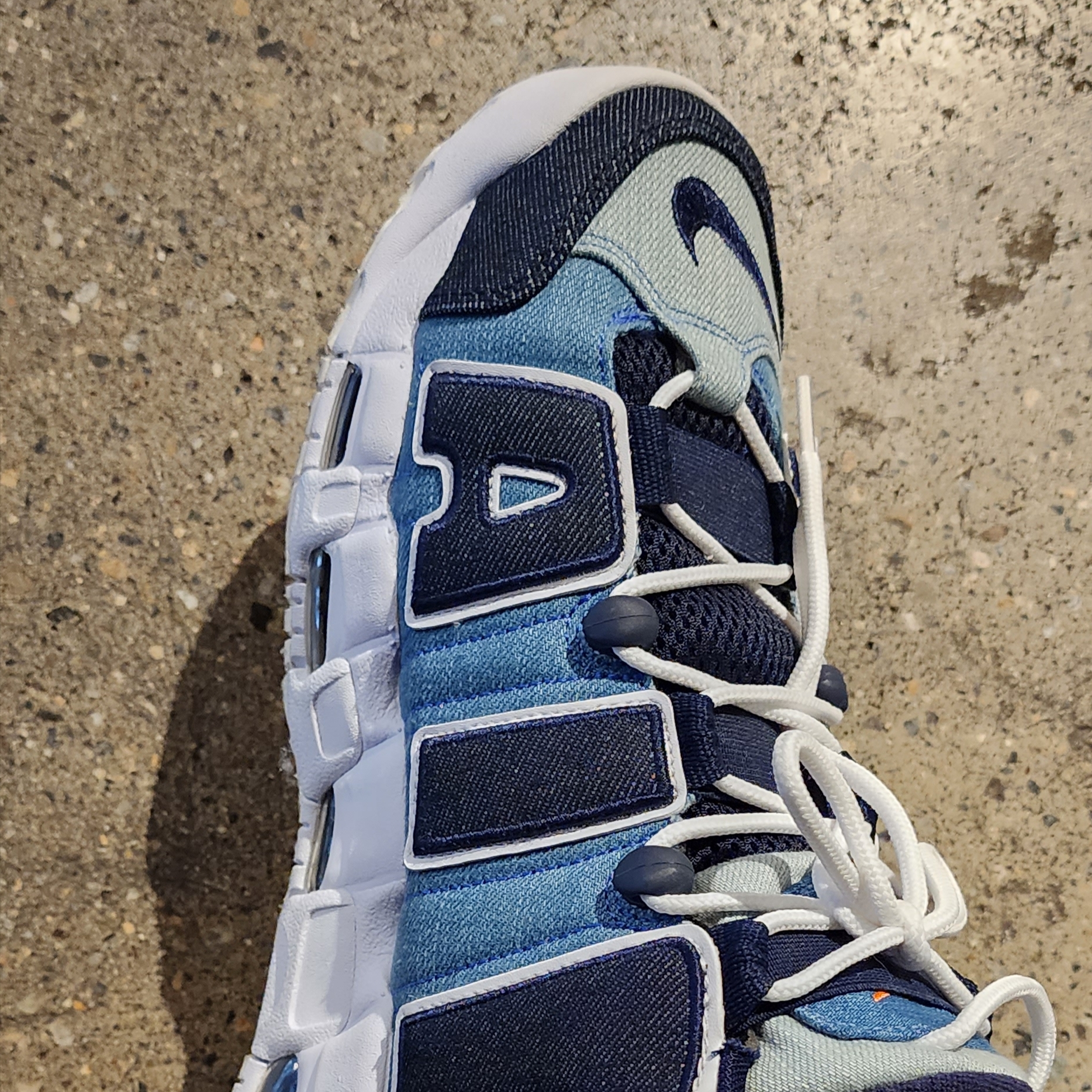 Nike Air More Uptempo 96 Denim 착용 스타일 - 1