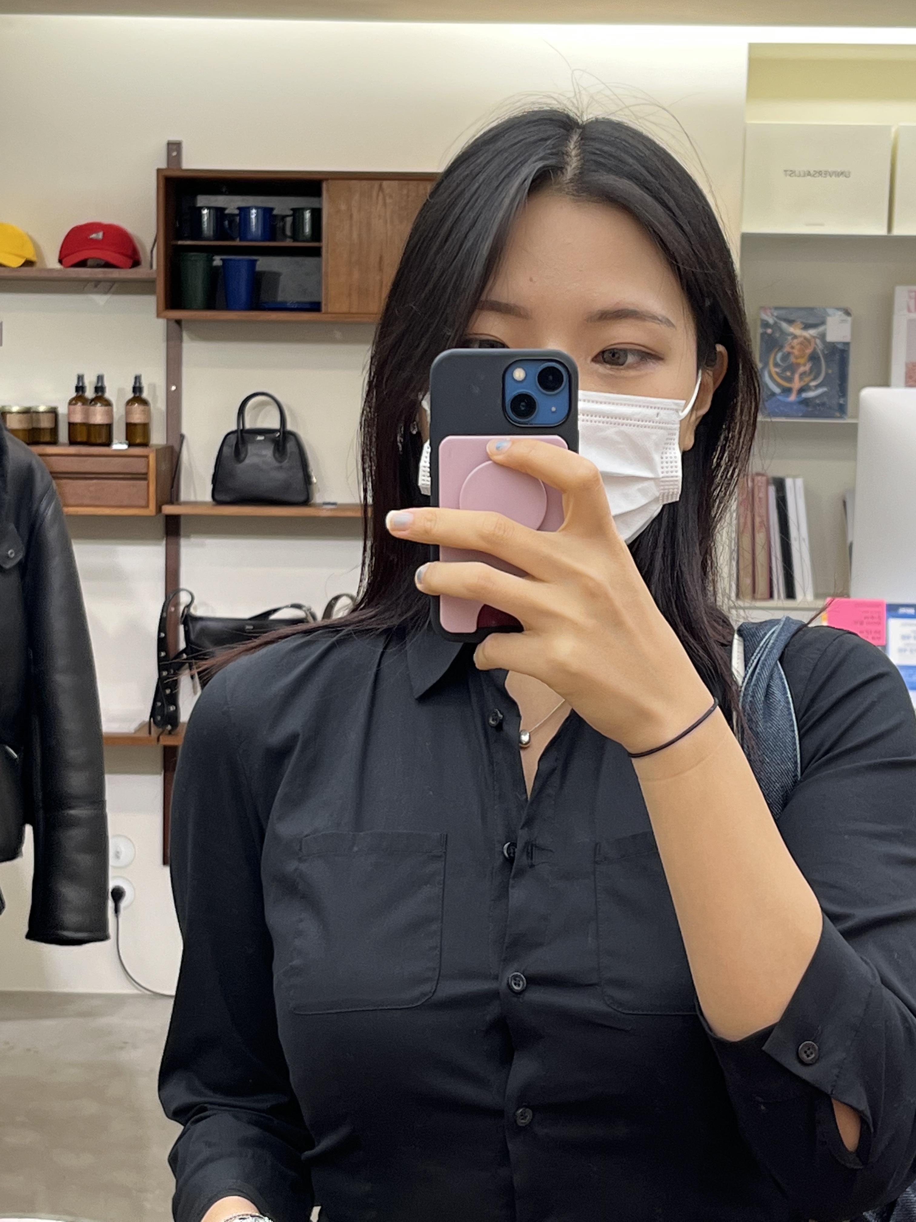 Autry Medalist Low Leather Sneakers White Black 착용 스타일 - 1