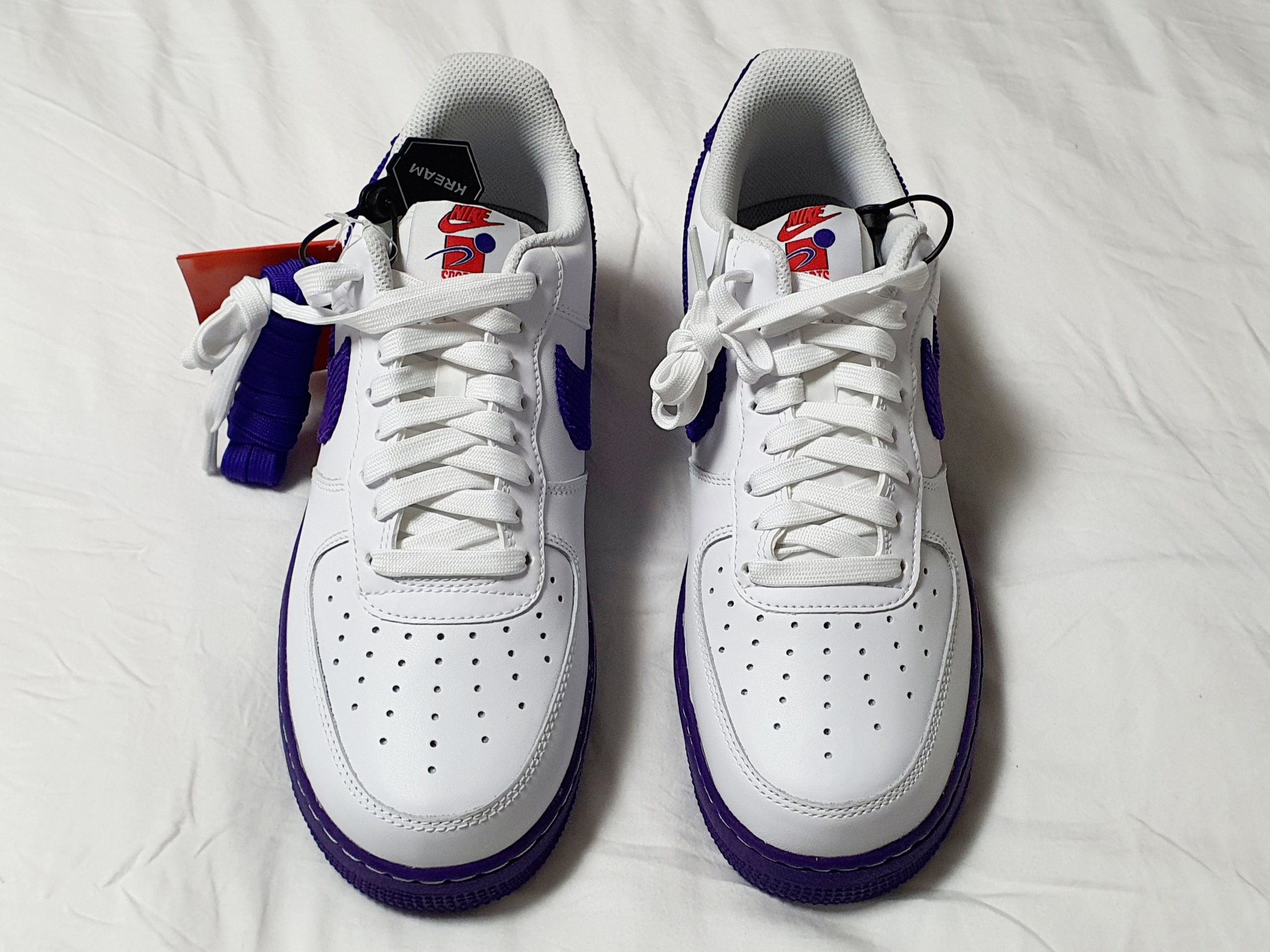 Nike Air Force 1 '07 LV8 EMB White and Court Purple 착용 스타일 - 4