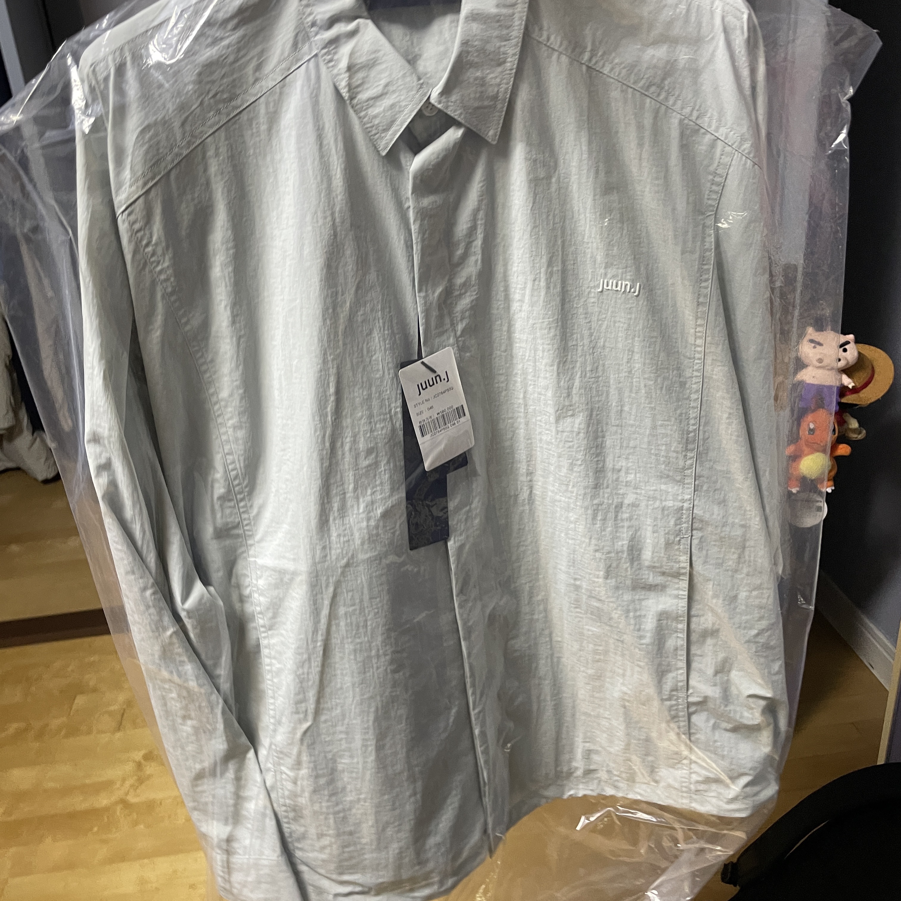 Juun.J Nylon Coach Shirt Sky Blue 착용 스타일 - 1