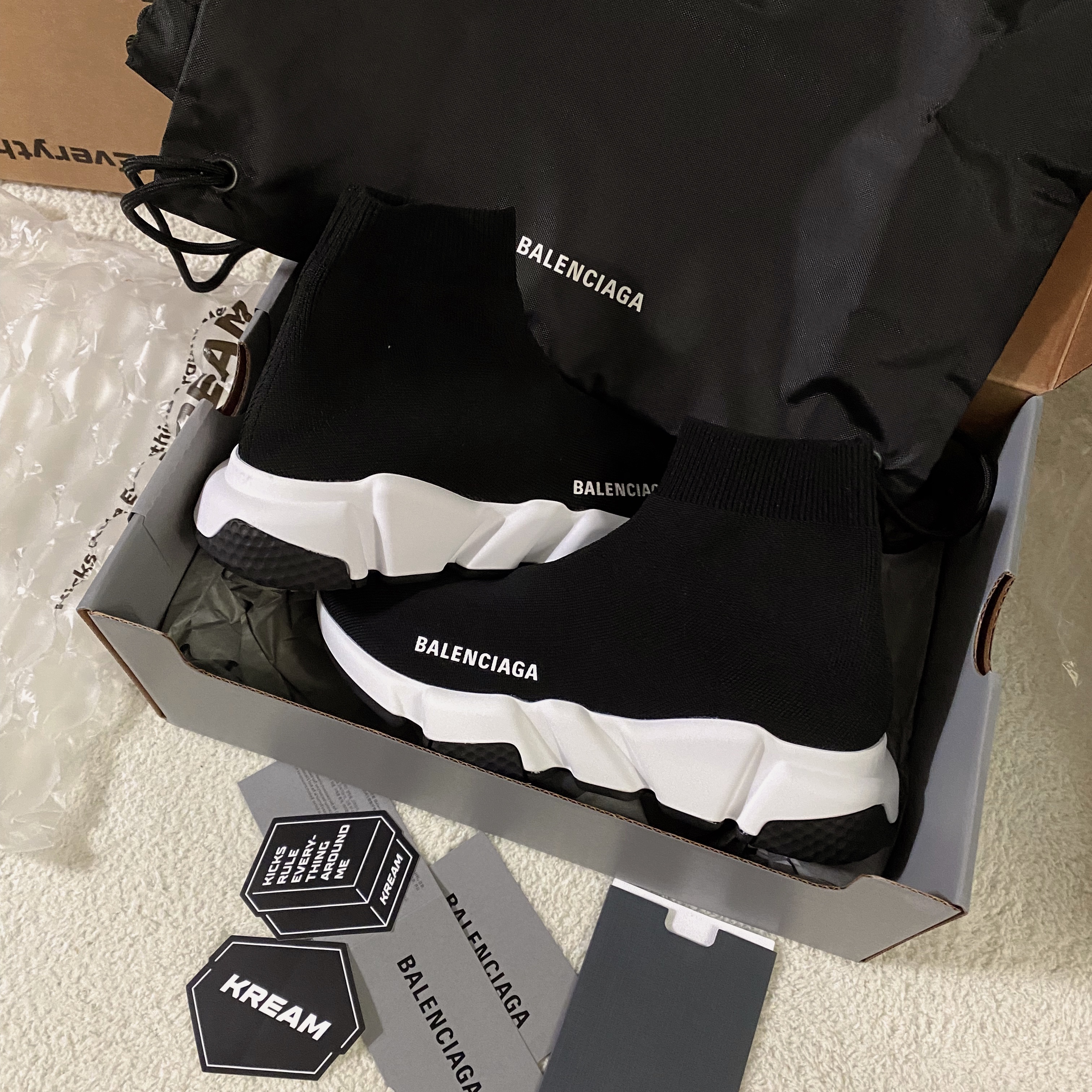 (W) Balenciaga Speed Trainer Black White 2021/2022 착용 스타일