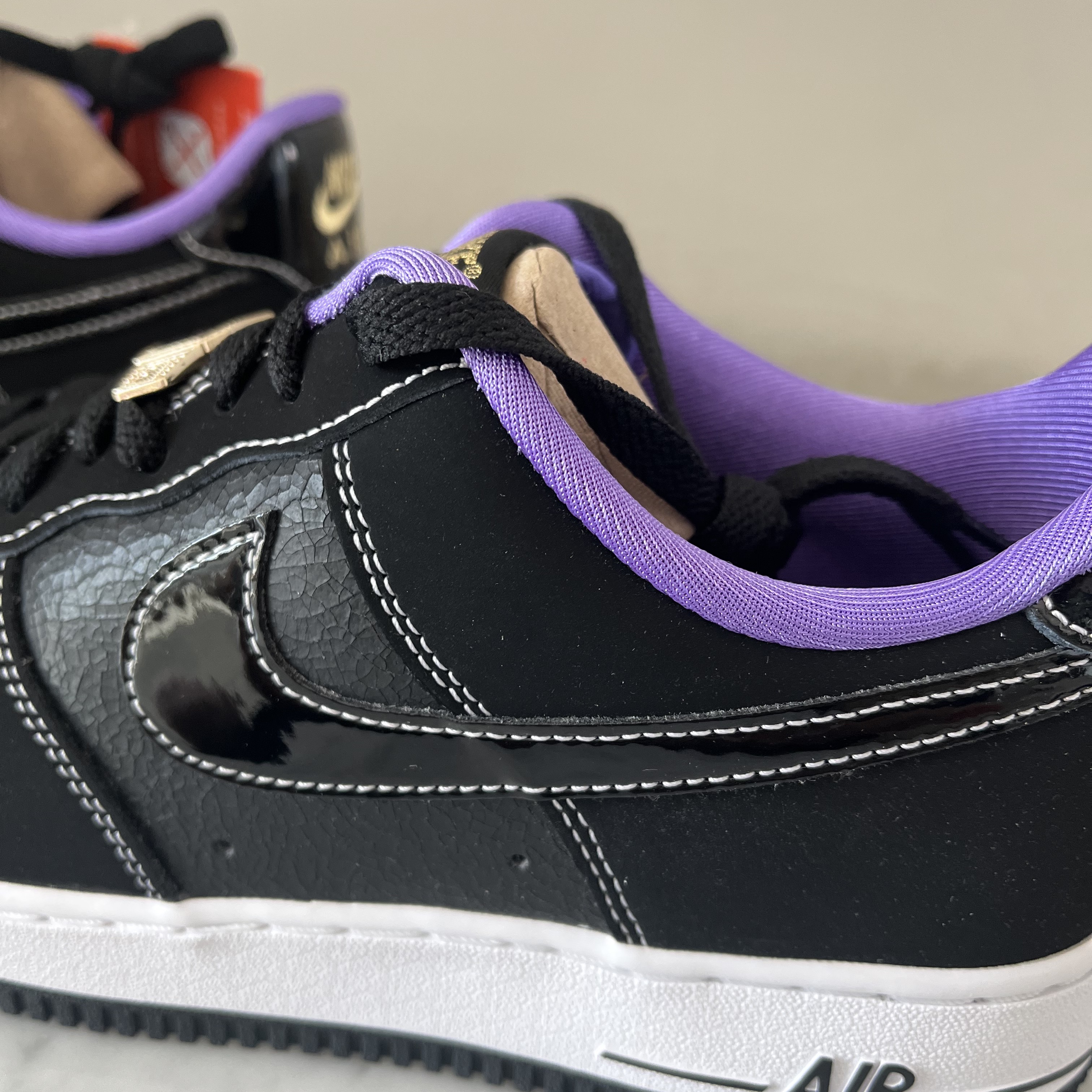 Nike Air Force 1 '07 LV8 EMB World Champions Black Iron Grey 착용 스타일 - 4