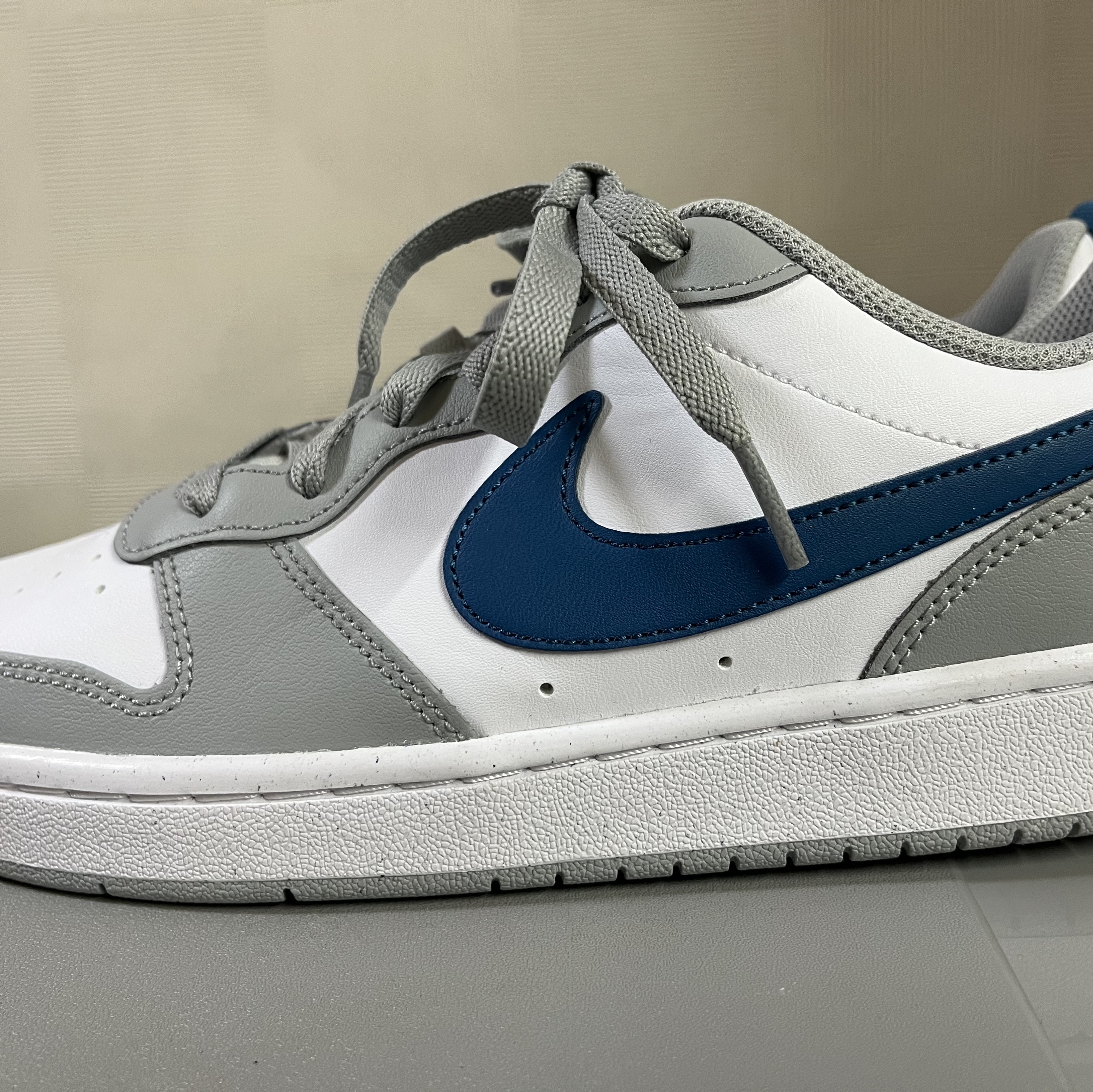 (GS) Nike Court Borough Low 2 Light Smoke Grey 착용 스타일 - 2