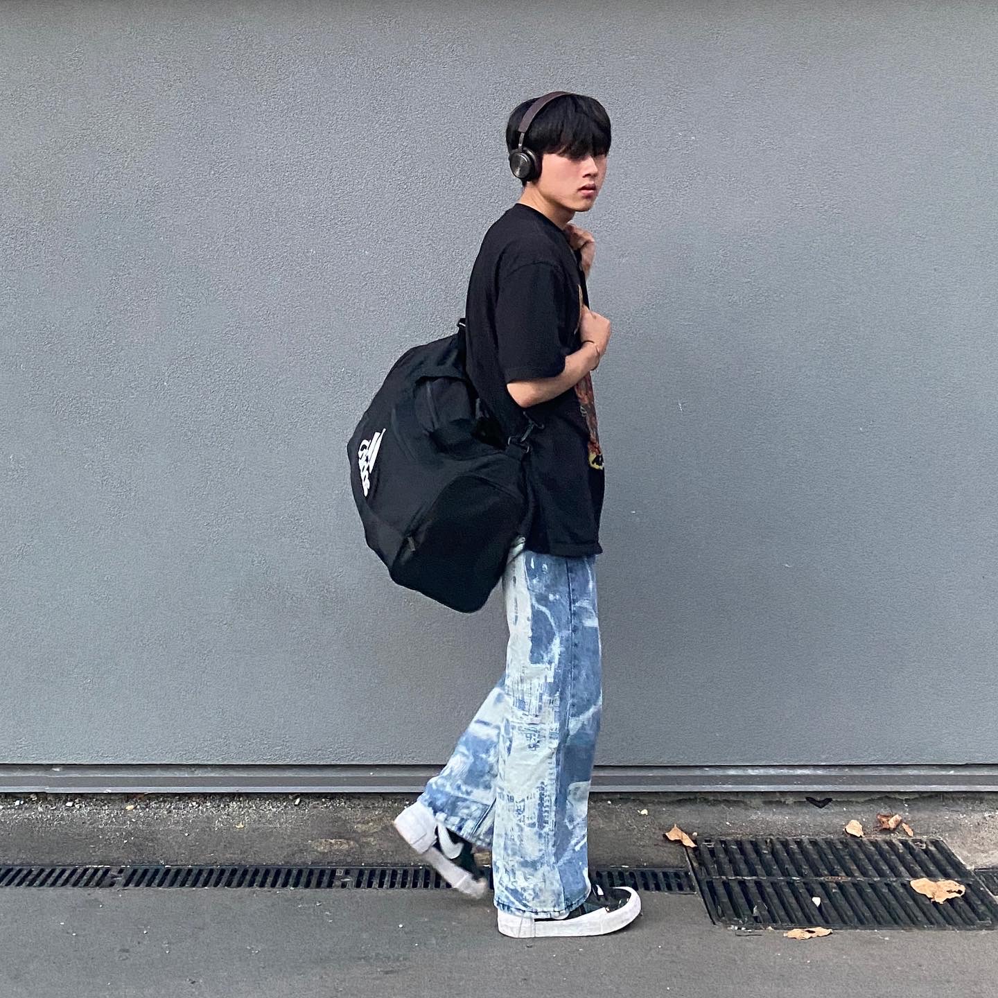 Nike x Sacai Blazer Low Black Patent Leather 착용 스타일 - 3