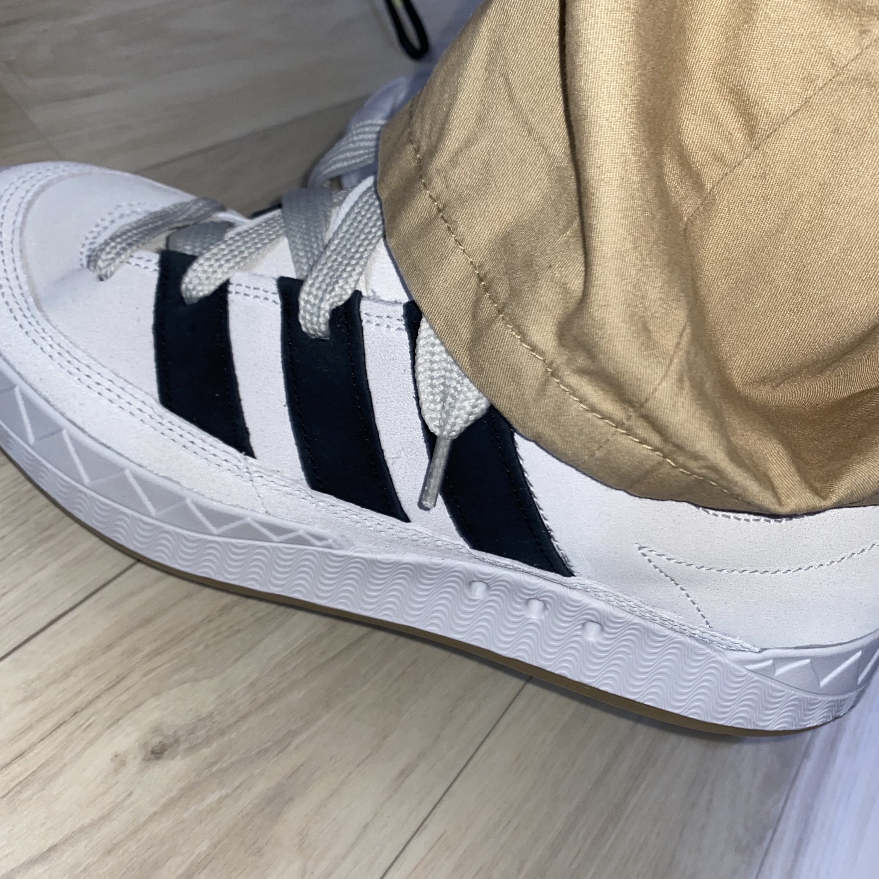 Adidas Adimatic Grey One 착용 스타일 - 2