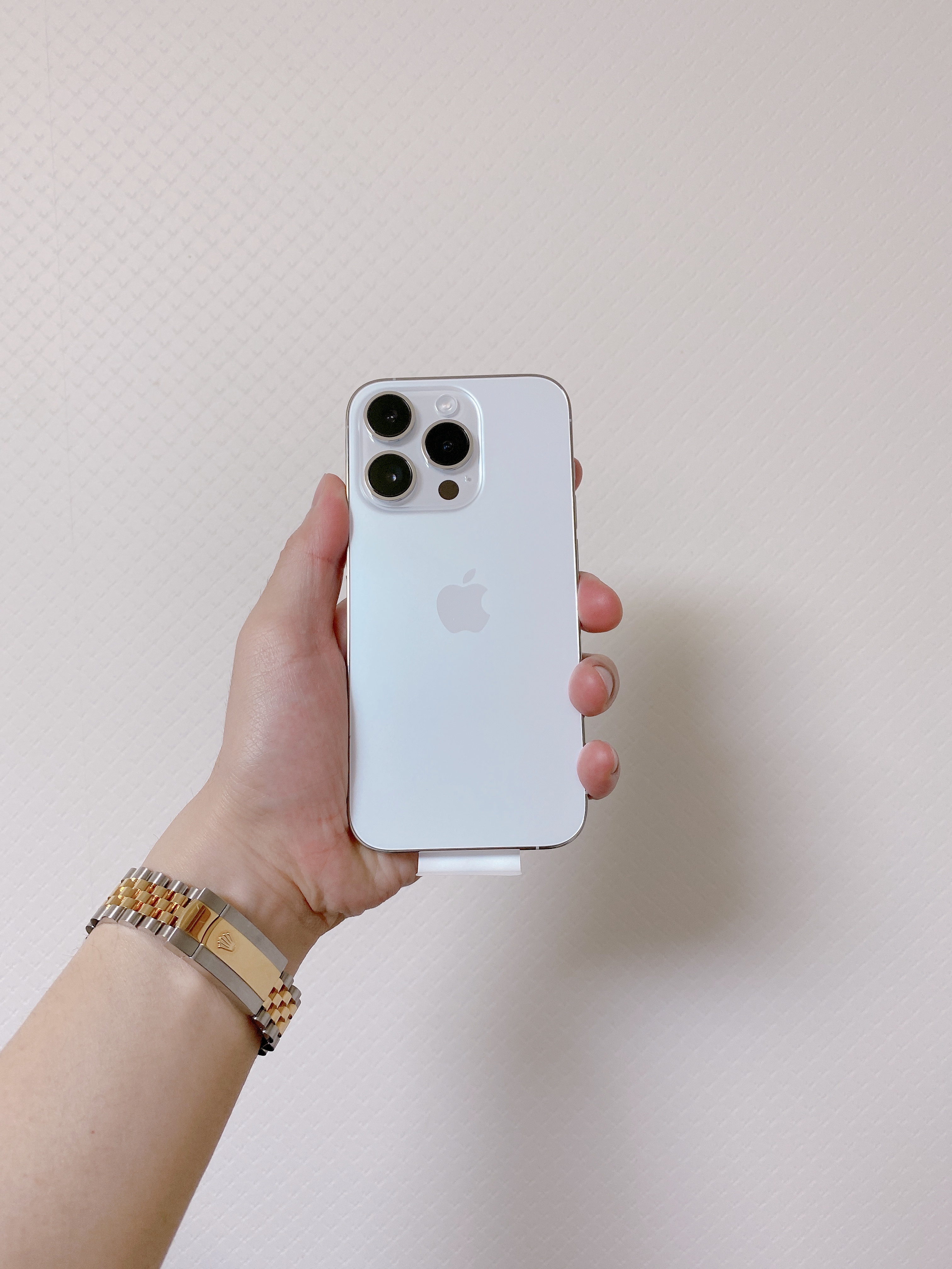 Apple iPhone 14 Pro 256GB Silver (Korean Ver.) 착용 스타일 - 1