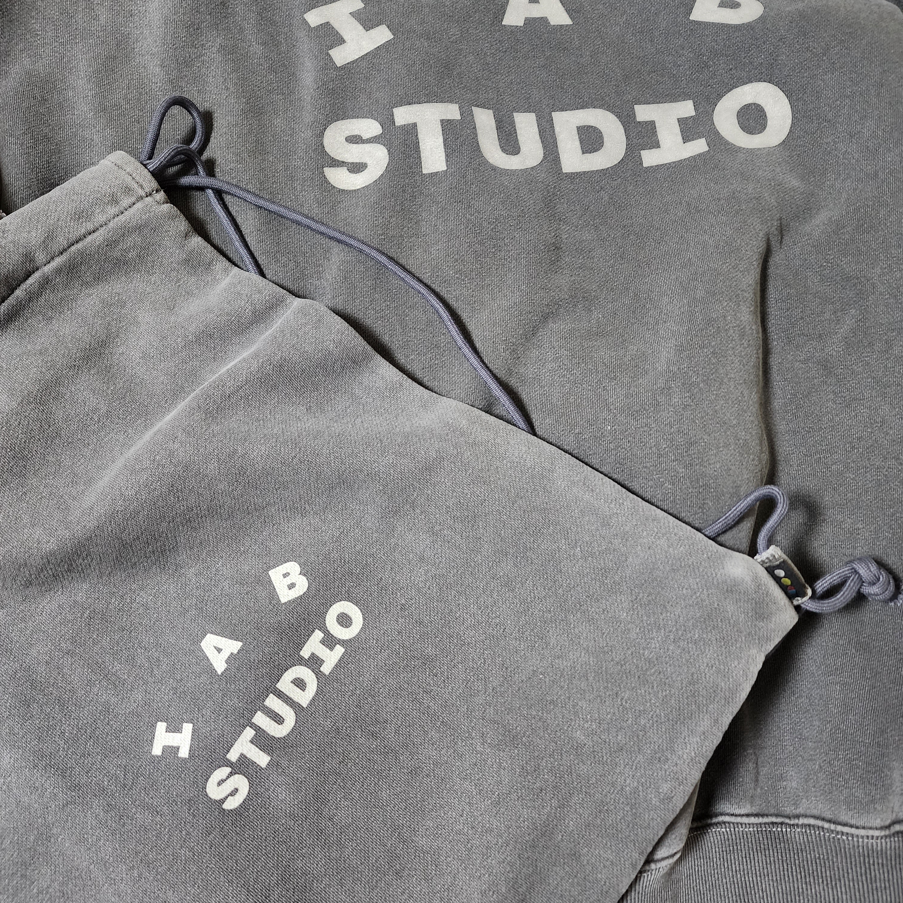IAB Studio Pigment Hoodie & Sack Black, IAB Studio Pigment Sack Black 착용 스타일 - 2