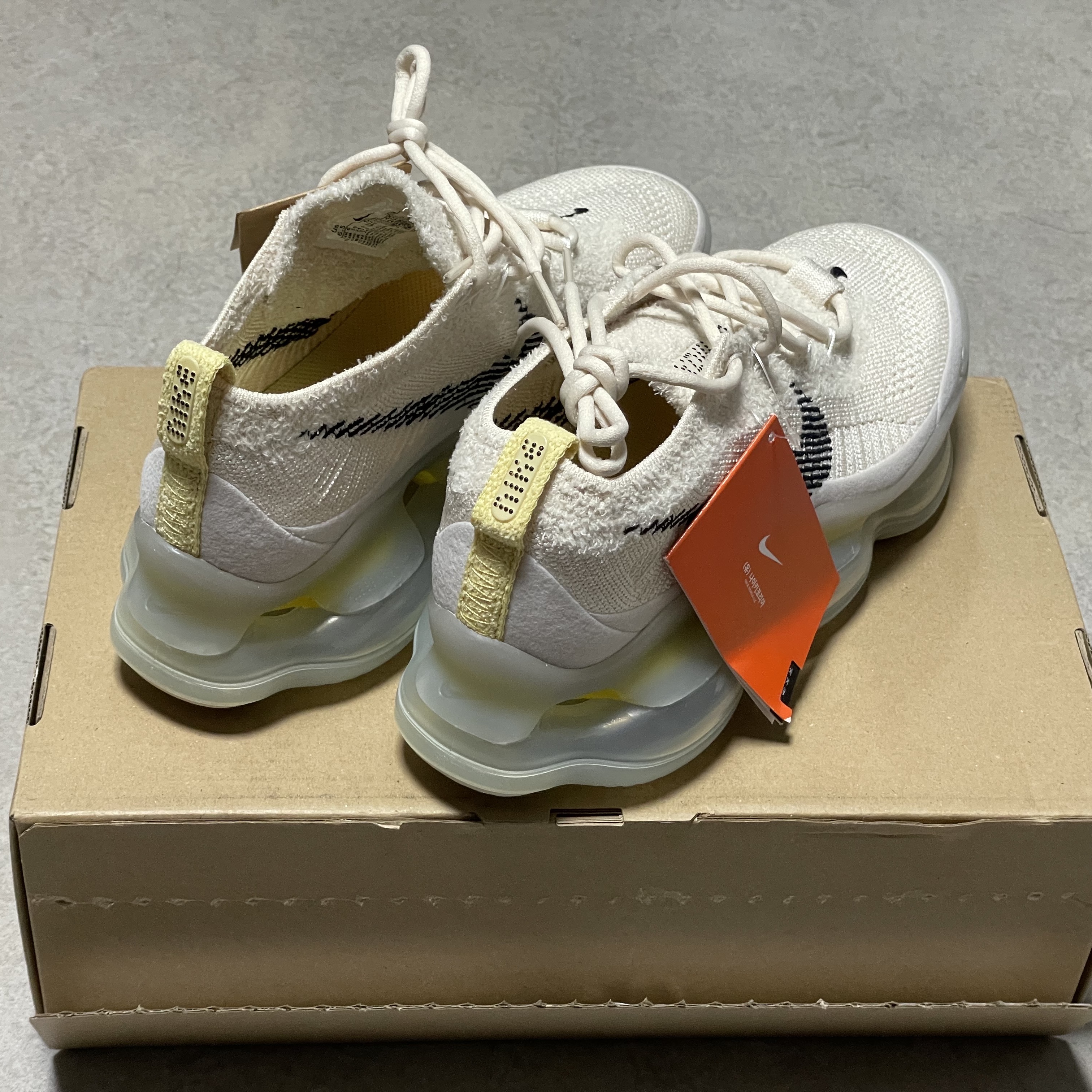 Nike Air Max Scorpion Flyknit Lemon Wash 착용 스타일 - 2
