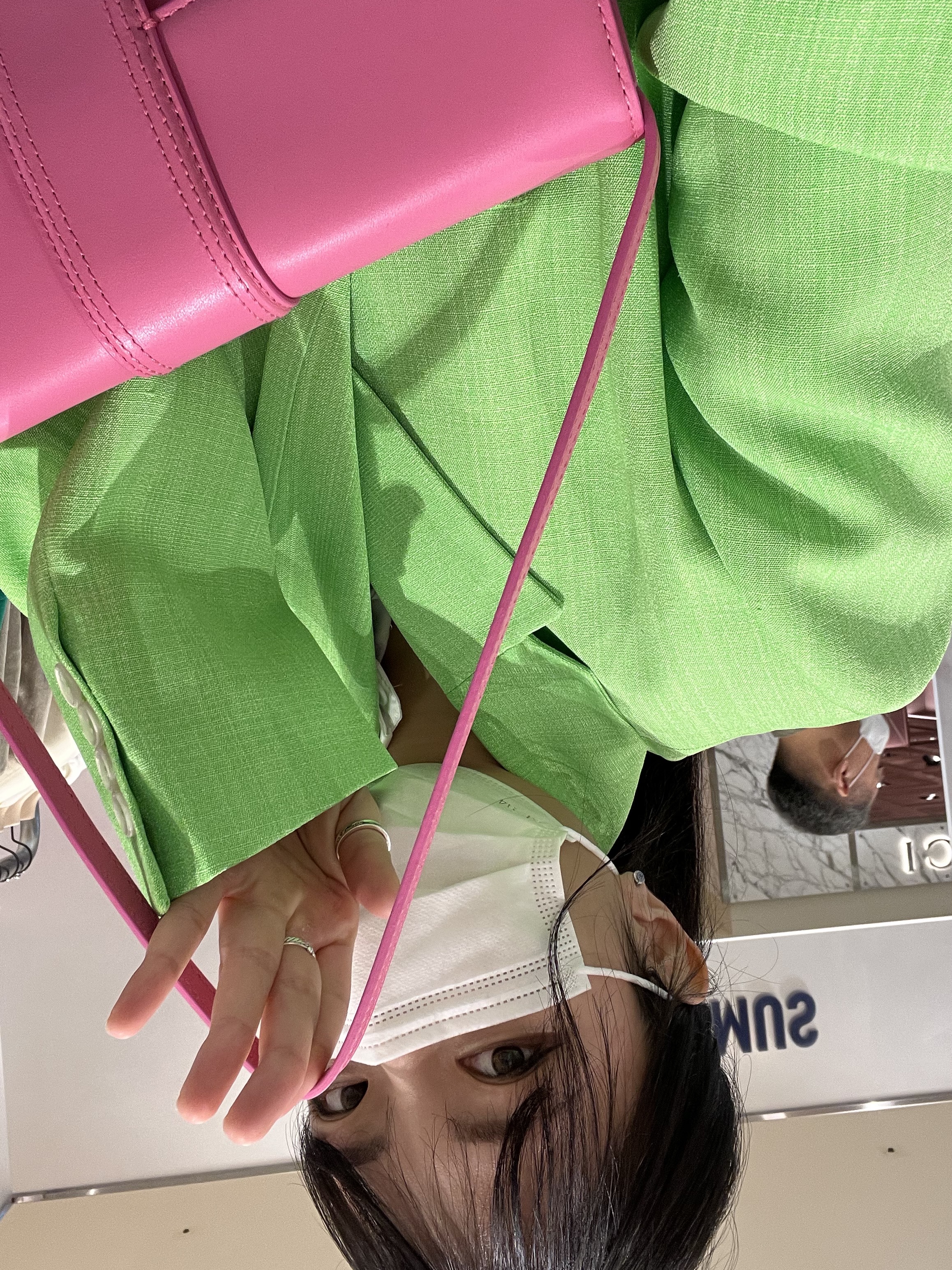 Jacquemus Le Grand Bambino Crossbody Flap Bag Pink, Jacquemus Le Grand Chiquito Large Signature Handbag Pink 착용 스타일 - 2