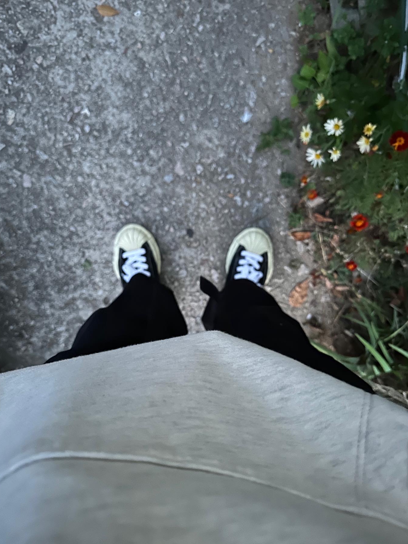 Maison Mihara Yasuhiro Blakey VL OG Sole Leather Low-top Sneakers Black 착용 스타일 - 2