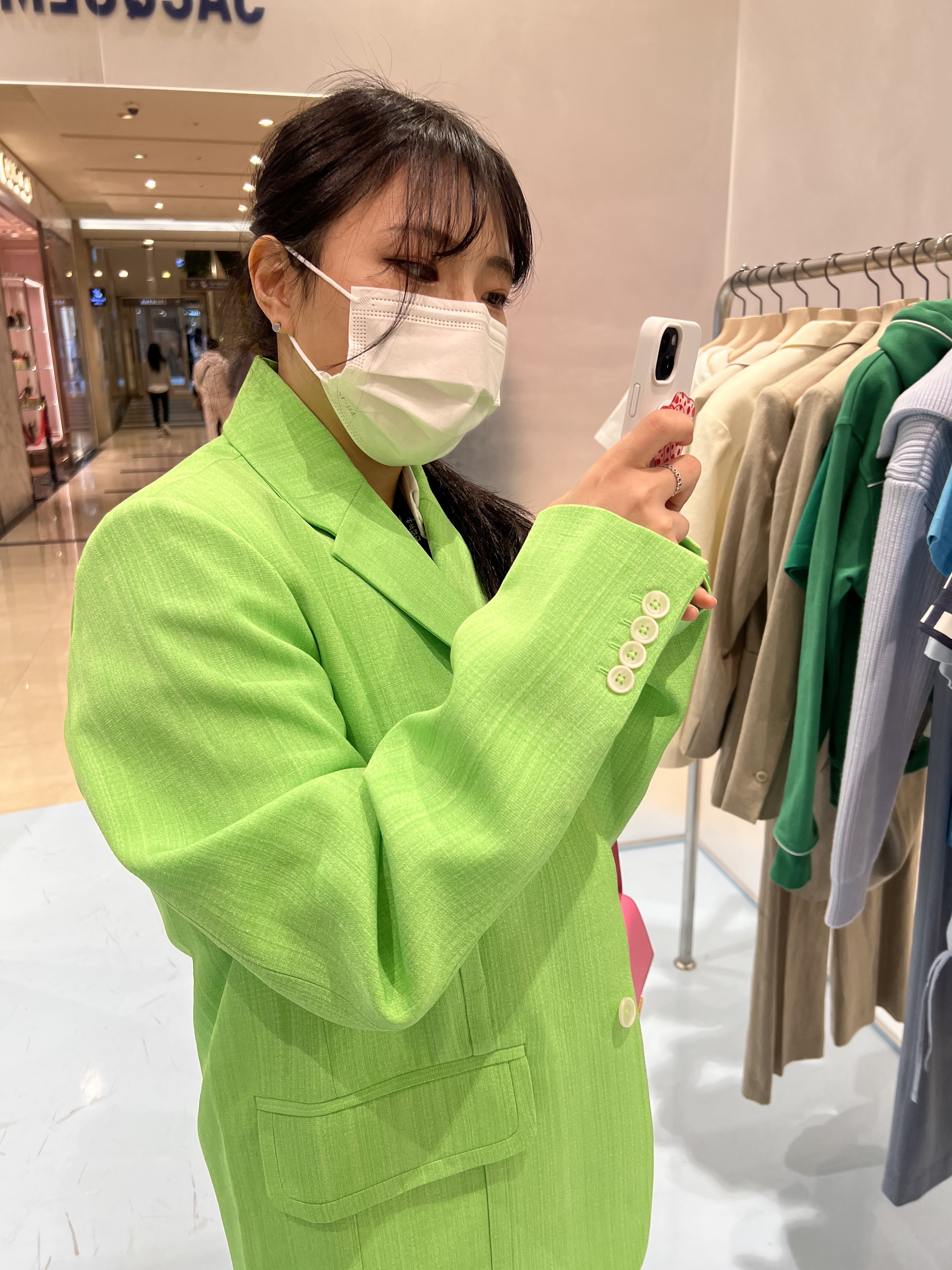 Jacquemus Le Grand Bambino Crossbody Flap Bag Pink, Jacquemus Le Grand Chiquito Large Signature Handbag Pink 착용 스타일 - 3