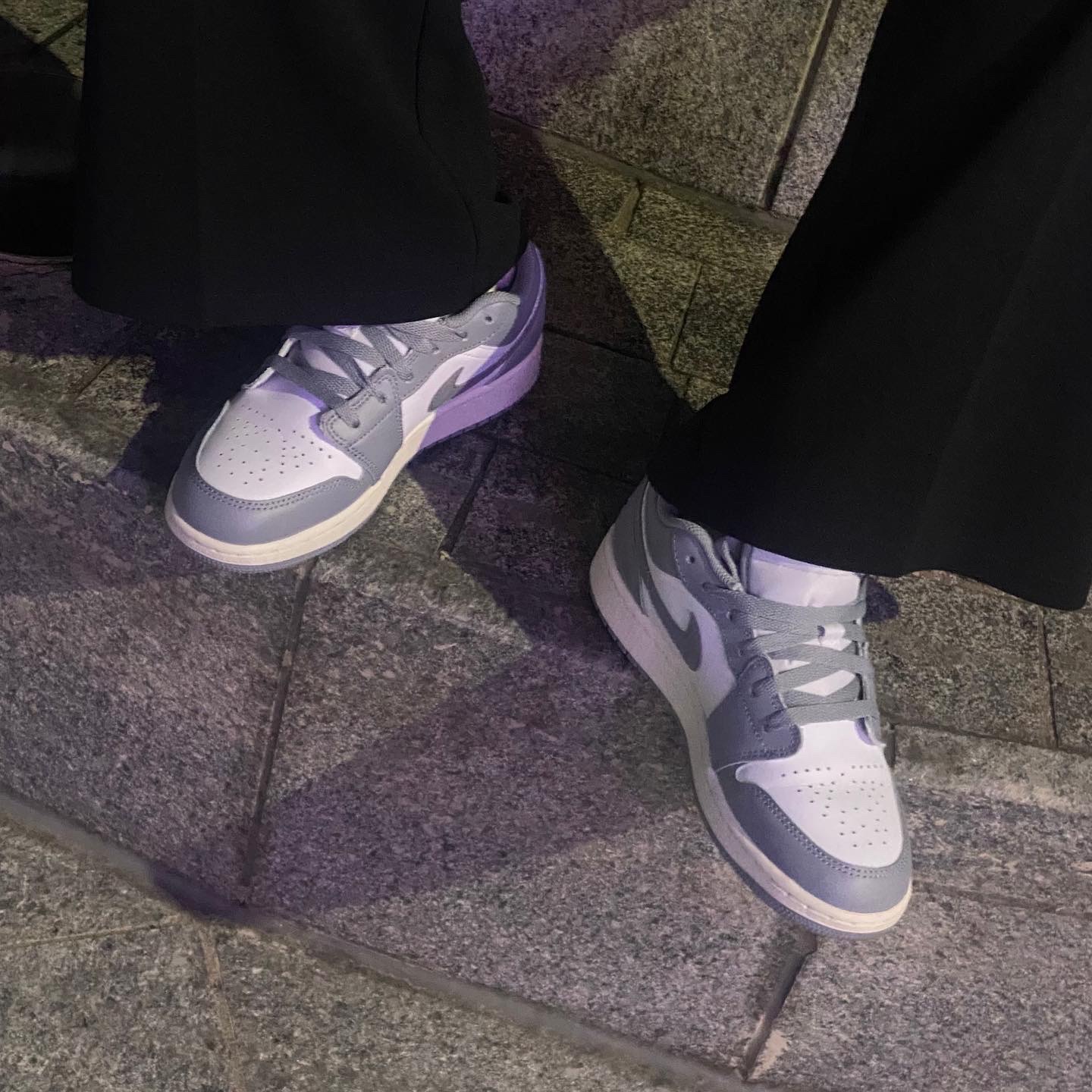 (GS) Jordan 1 Low Stealth and White 착용 스타일 - 2