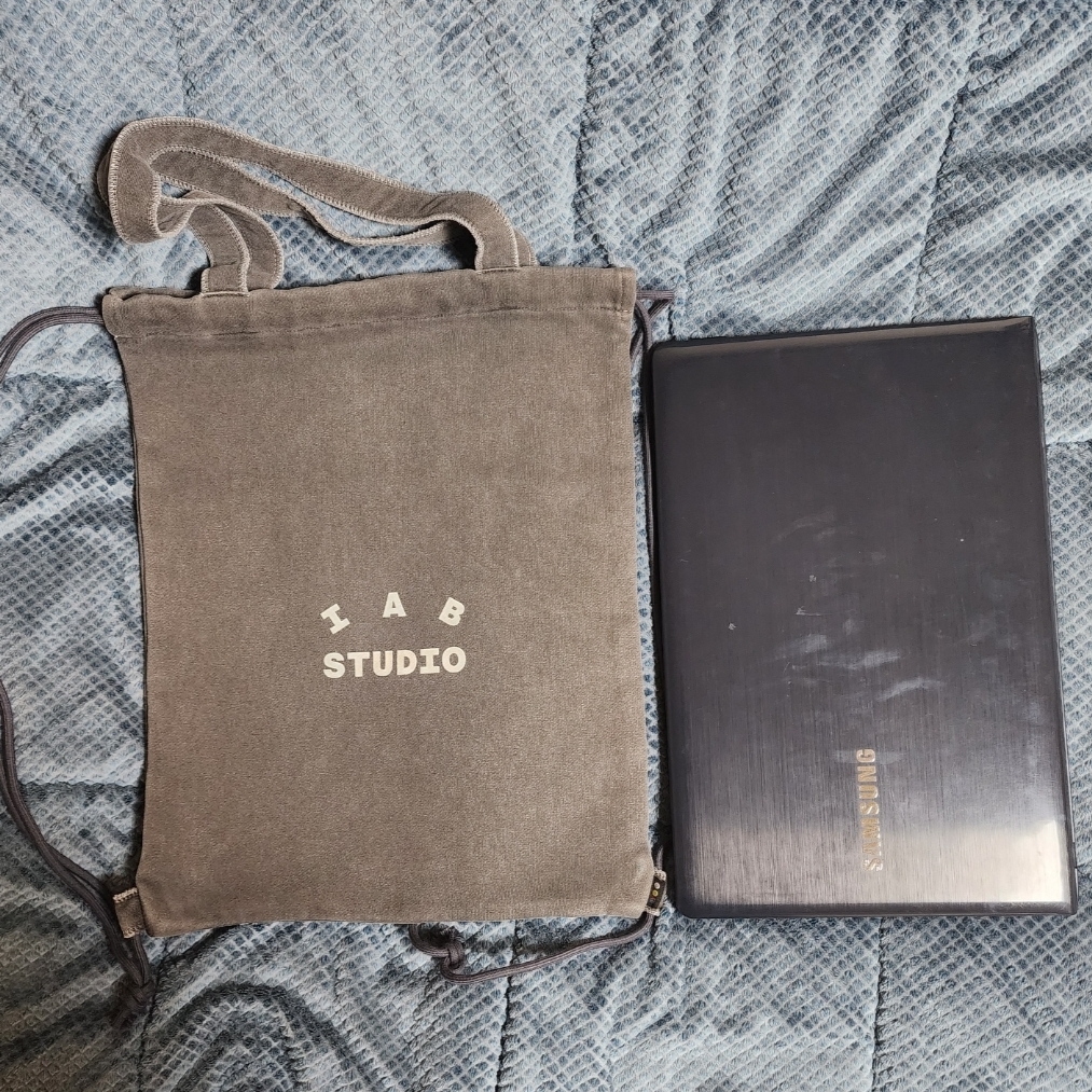 IAB Studio Pigment Sack Black 착용 스타일 - 1