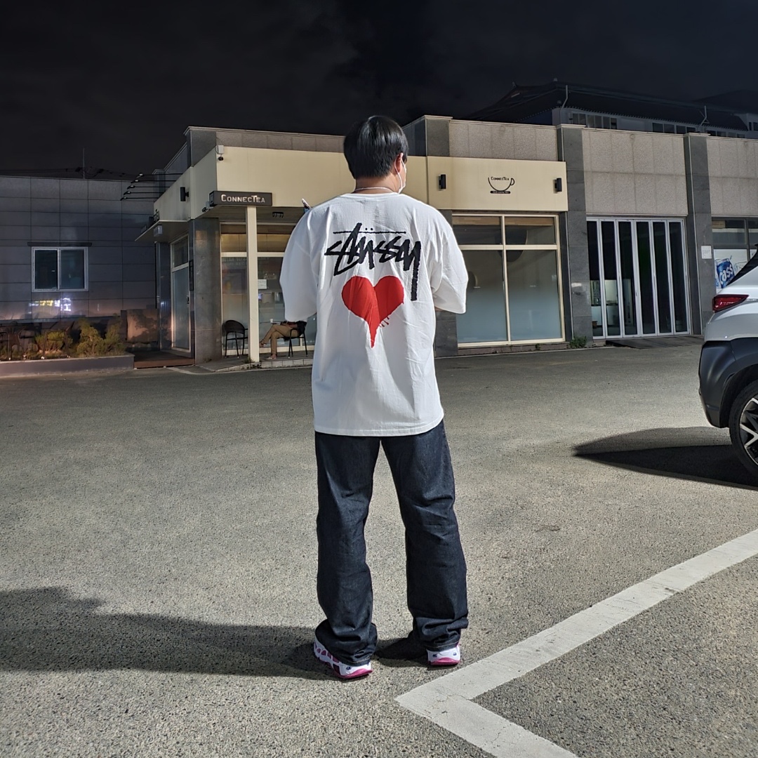 Stussy Stock Heart T-Shirt White, New Balance x Salehe Bembury 574 Yurt Pink Blue 착용 스타일