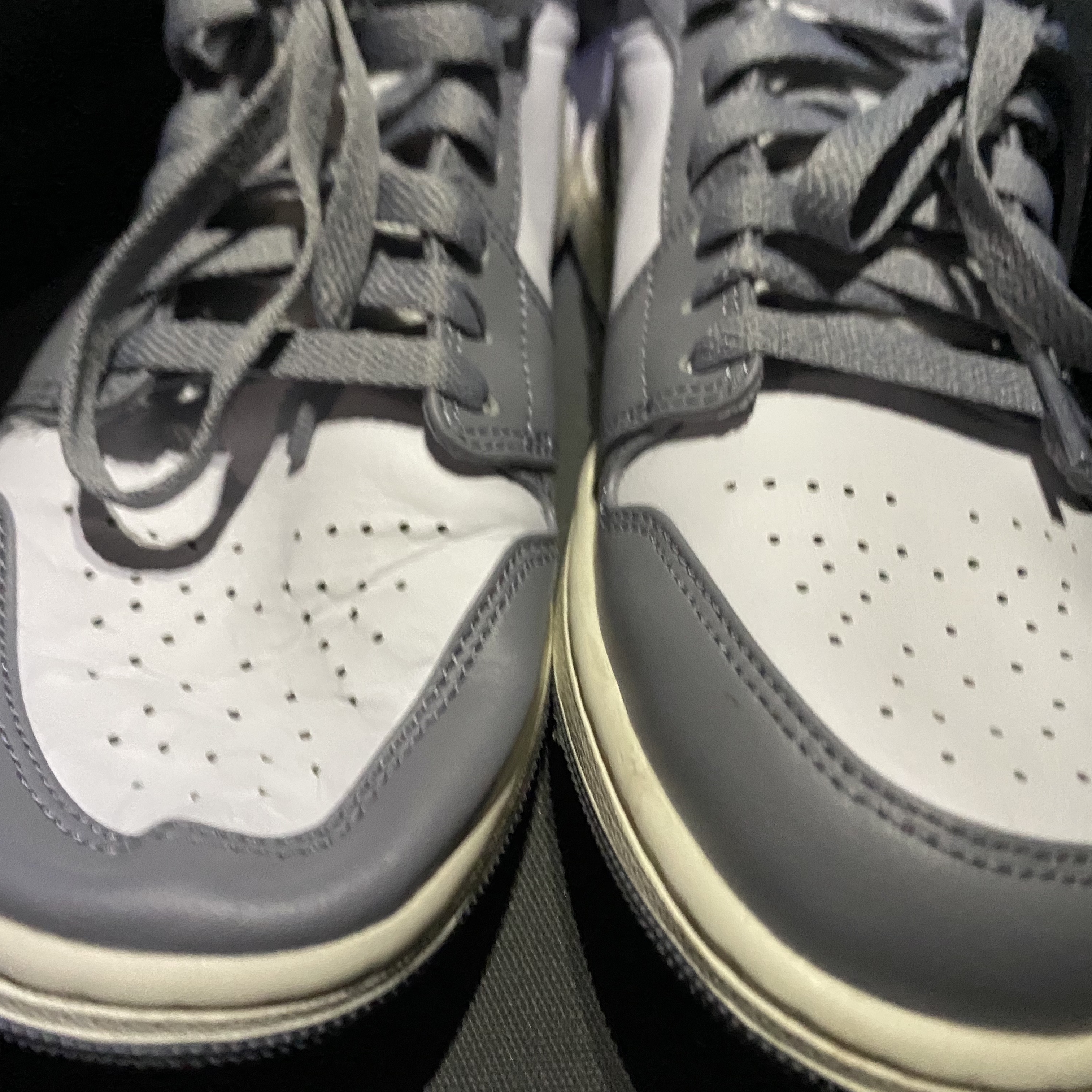 Jordan 1 Low Stealth and White 착용 스타일 - 4