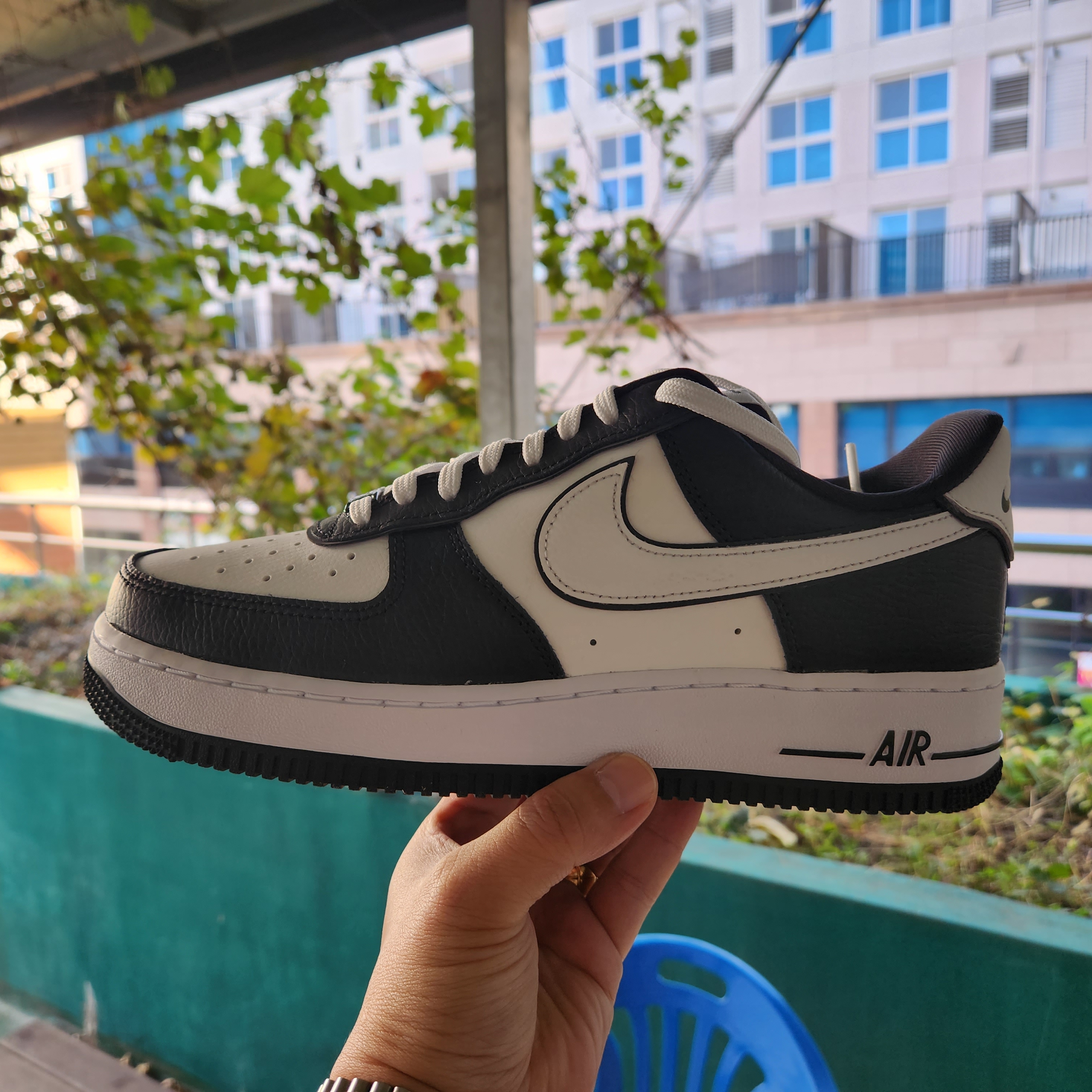 Nike Air Force 1 '07 LV8 White Black 착용 스타일 - 1