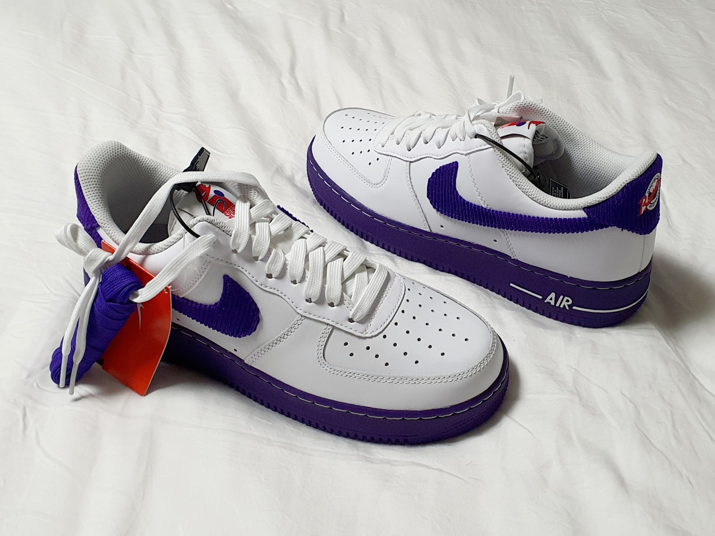 Nike Air Force 1 '07 LV8 EMB White and Court Purple 착용 스타일 - 1
