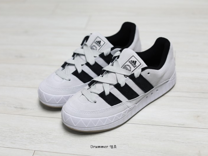 Adidas Adimatic Grey One 착용 스타일 - 1