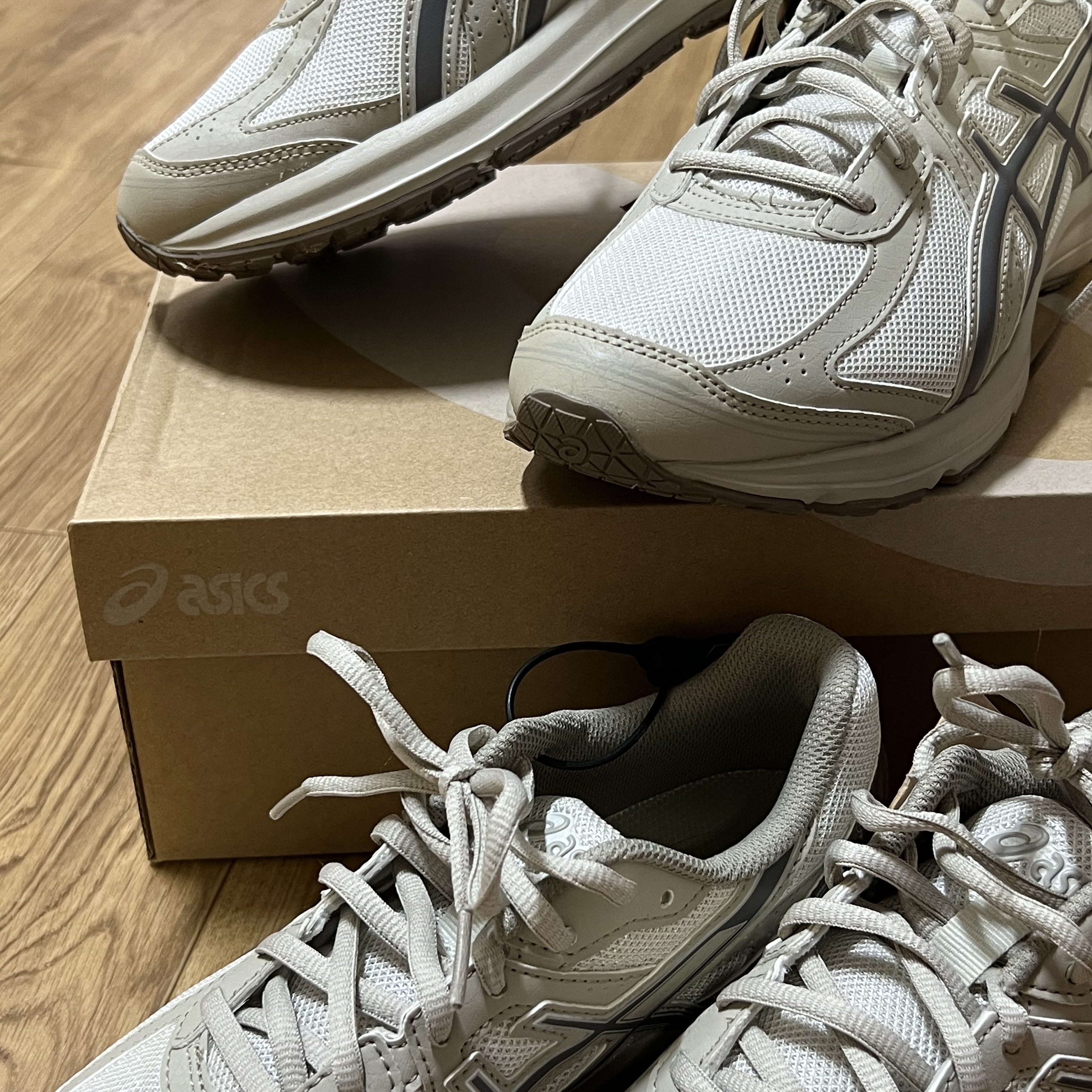 Asics Jog 100 S SMU Light Grey - 2E Wide 착용 스타일