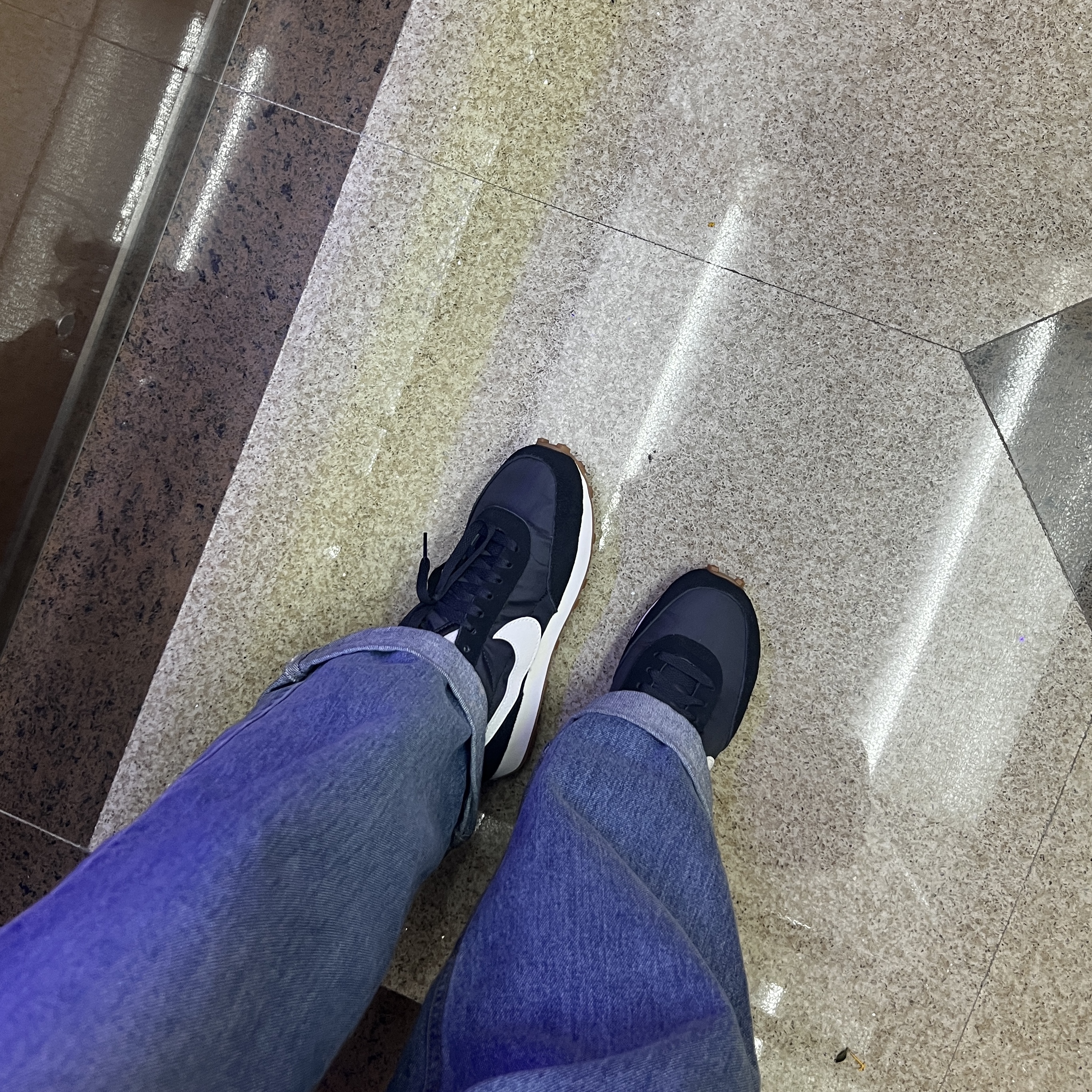 (W) Nike Daybreak Black White 착용 스타일