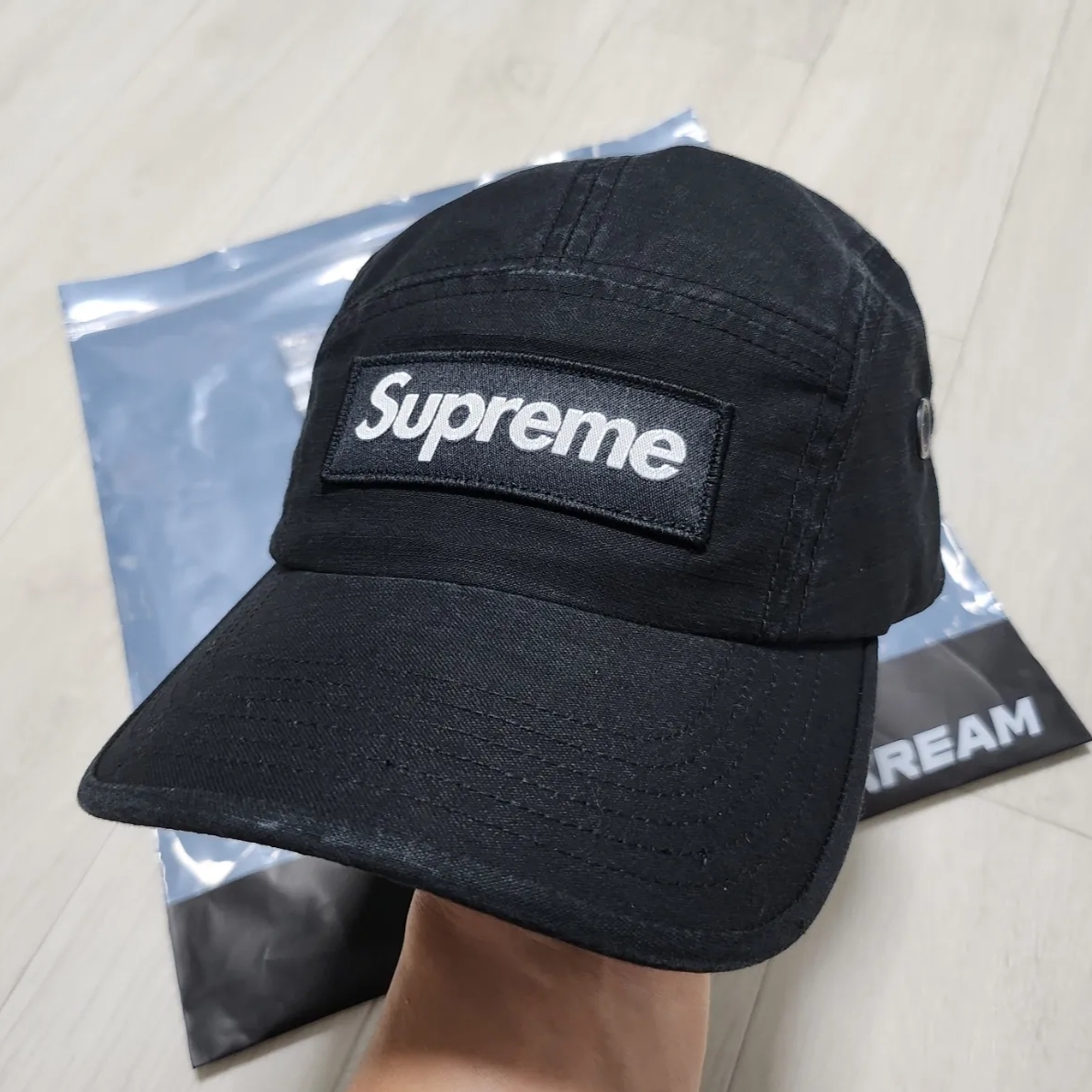 Supreme Military Camp Cap Black - 22FW 착용 스타일 - 1