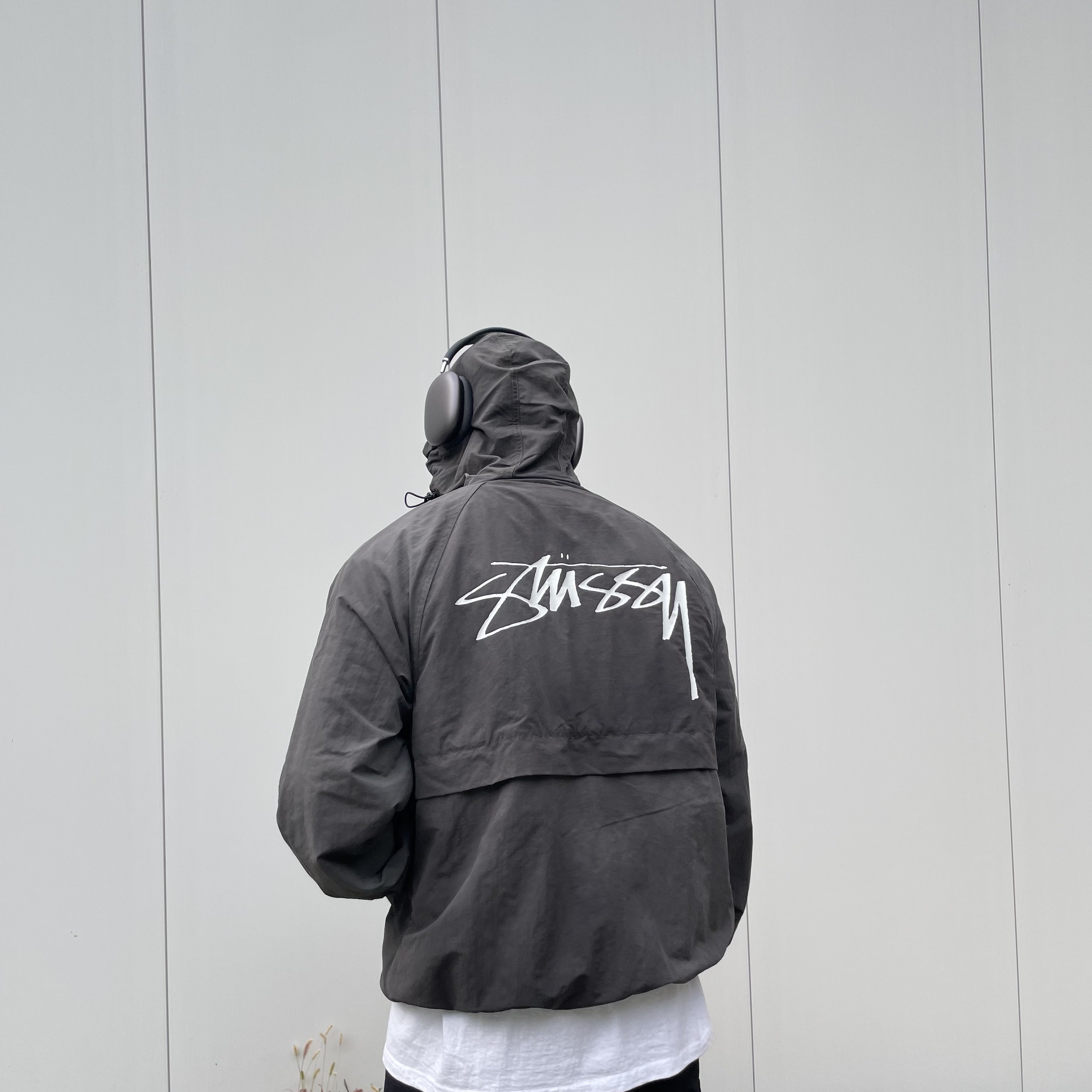 Stussy Wave Dye Beach Shell Jacket Black, Apple AirPods Max Lightning Space Gray (Korean Ver.) 착용 스타일 - 3